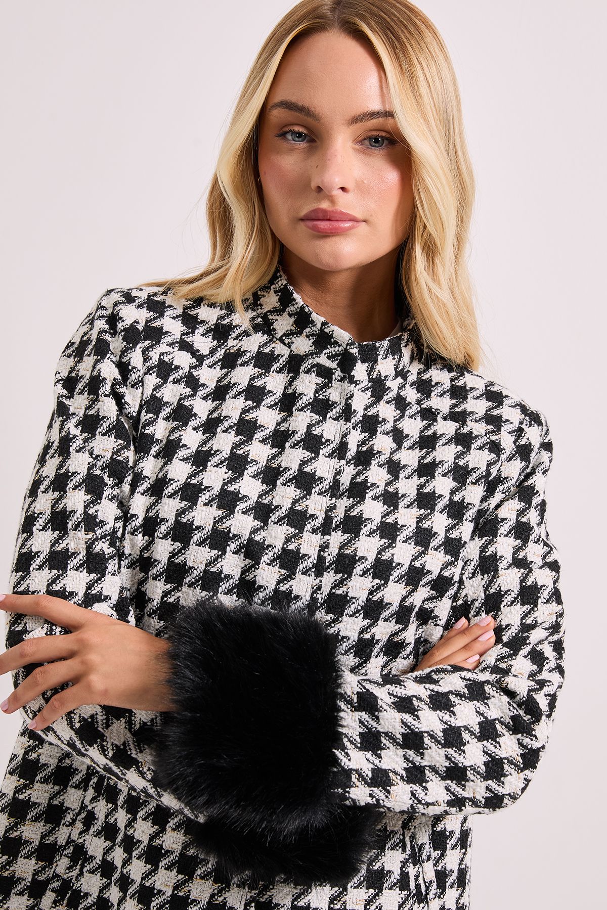 Dorothy Perkins Houndstooth Fur Cuff Detail Mini Coat Mono image 4