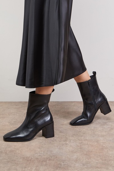 Oasis Lauren Leather Block Mid Heel Chelsea Boot Black