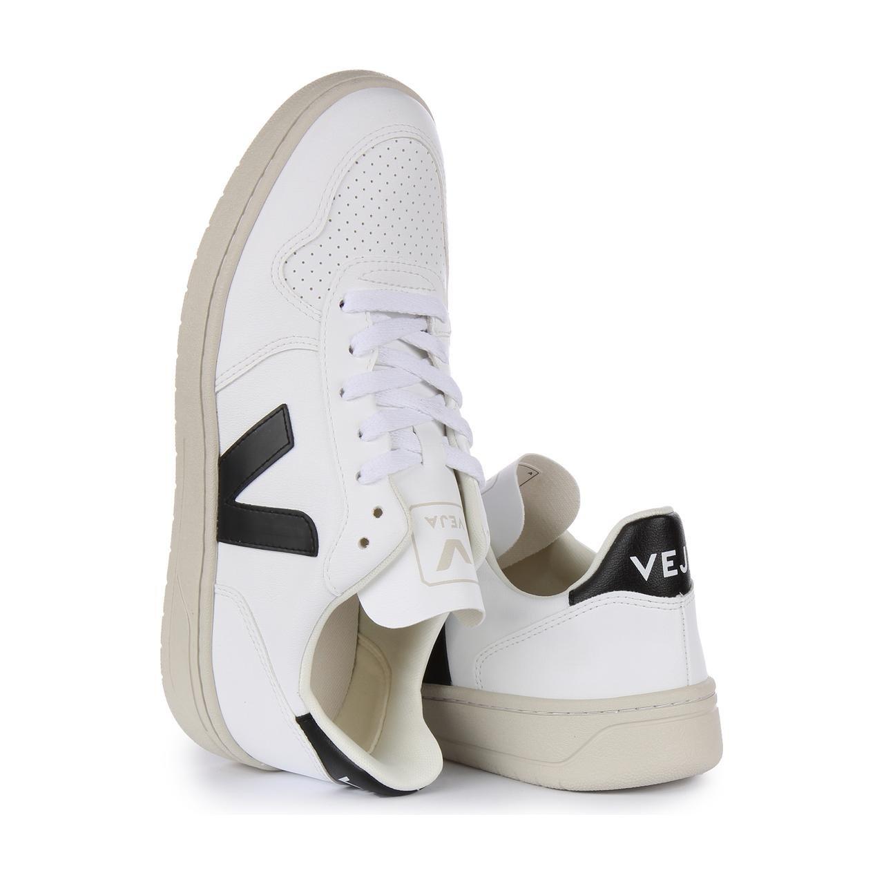 Veja 'V-10 Chromefree' Leather Trainers image 4