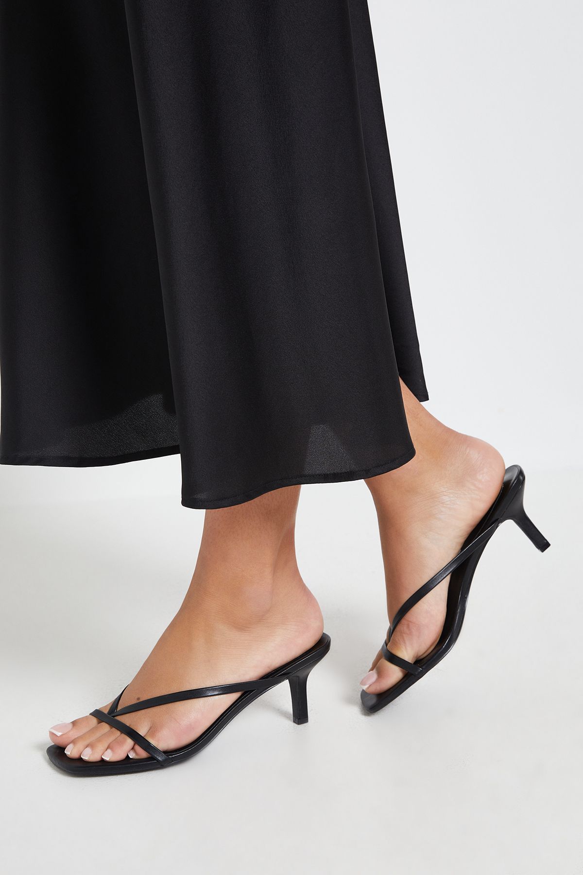 Dorothy Perkins Willow Faux Leather Toe Post Kitten Heel Mules Black