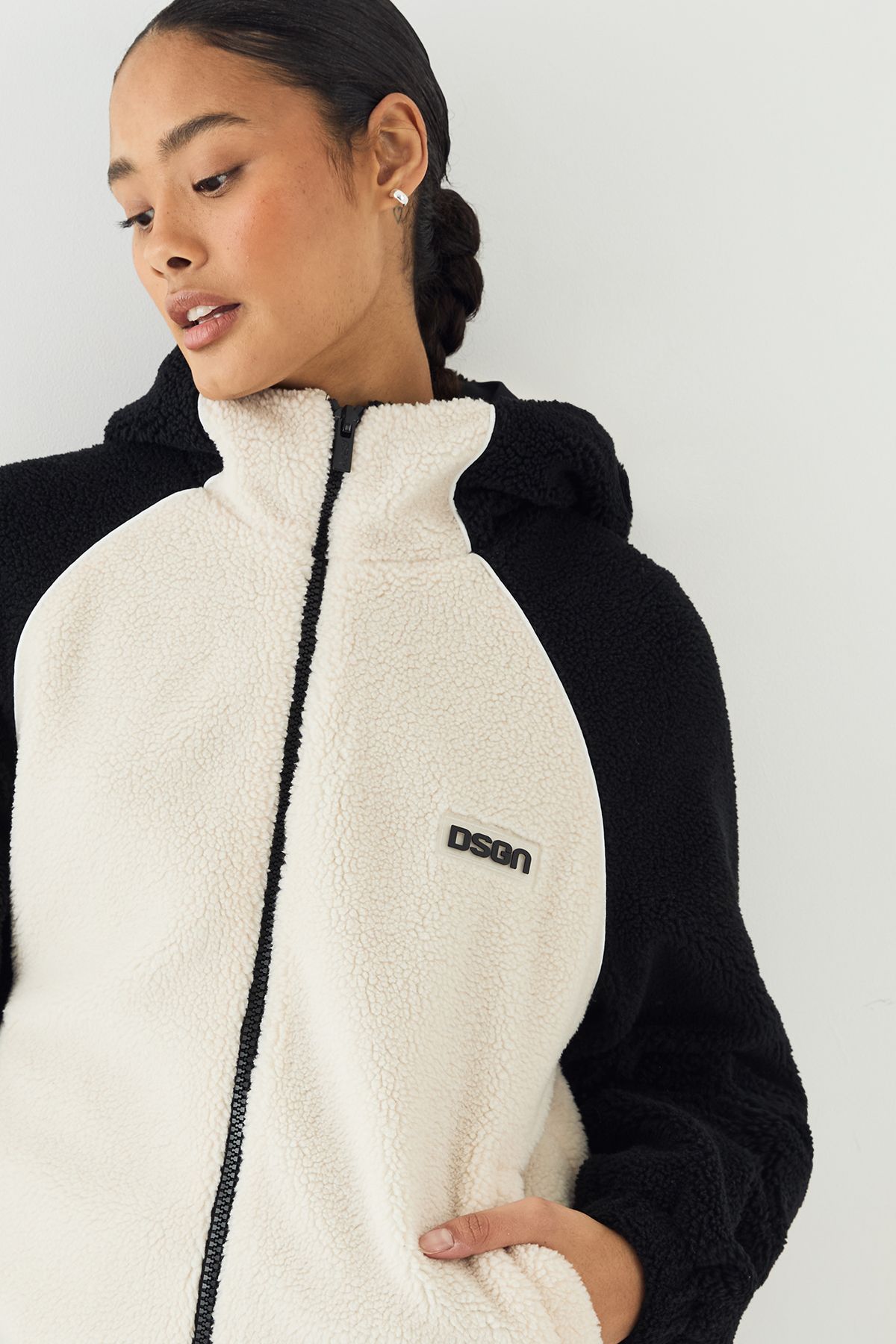 DSGN Studio DSGN Studio Contrast Borg Zip Through Hooded Jacket Black image 4