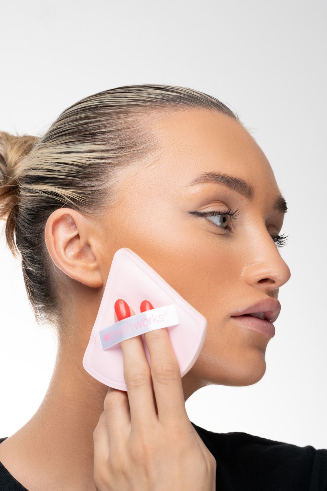 Brushworks Triangular Pillow Puff Duo Pink image 6