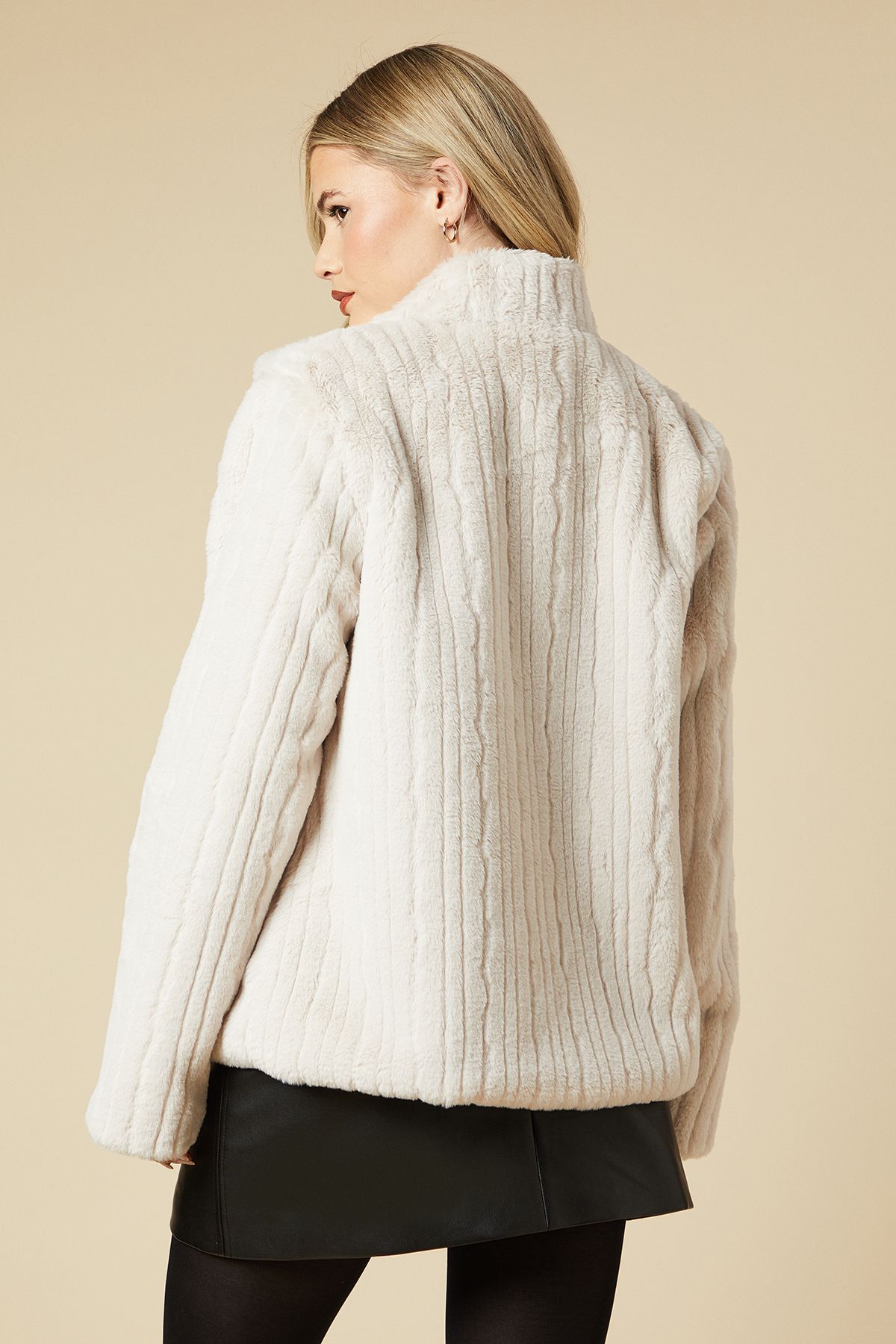 Dorothy Perkins Short Faux Fur Coat Neutral image 3