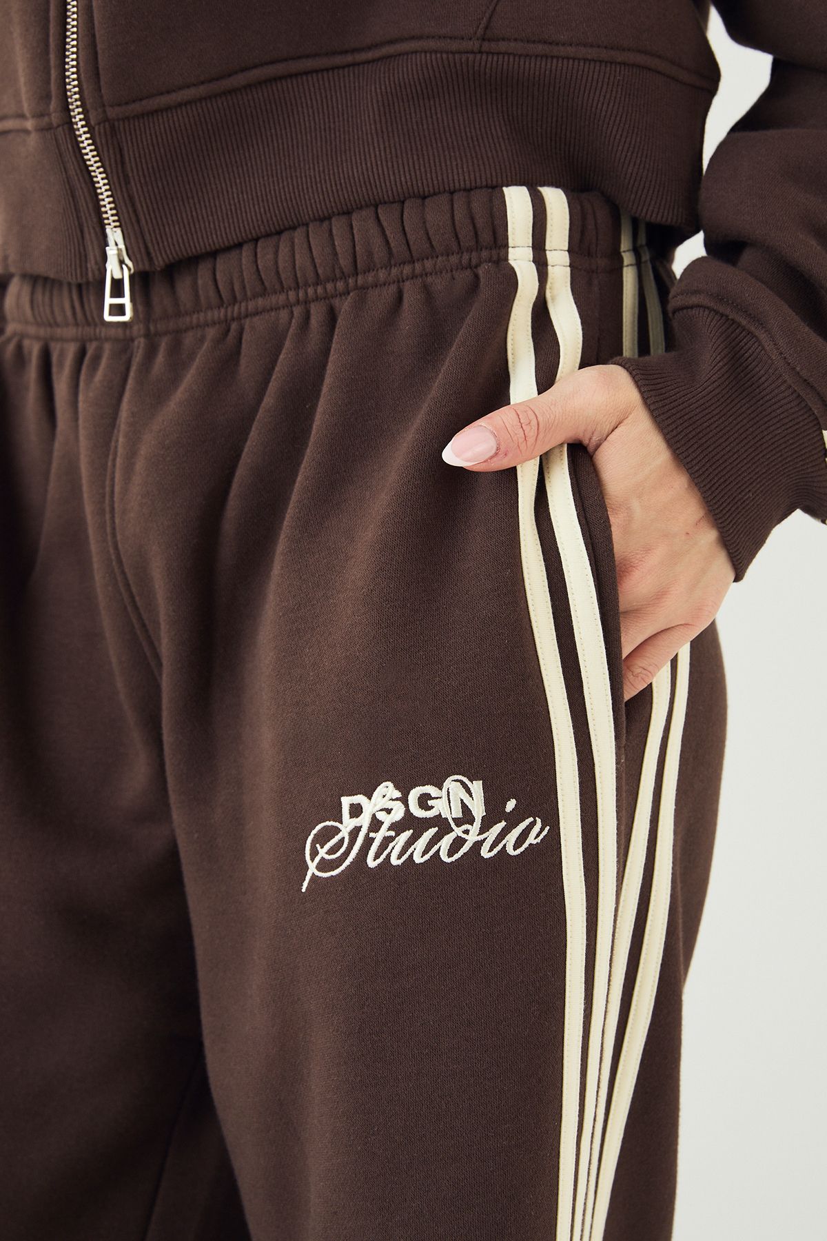 DSGN Studio DSGN Studio Side Stripe Straight Leg Jogger Dark Chocolate image 4