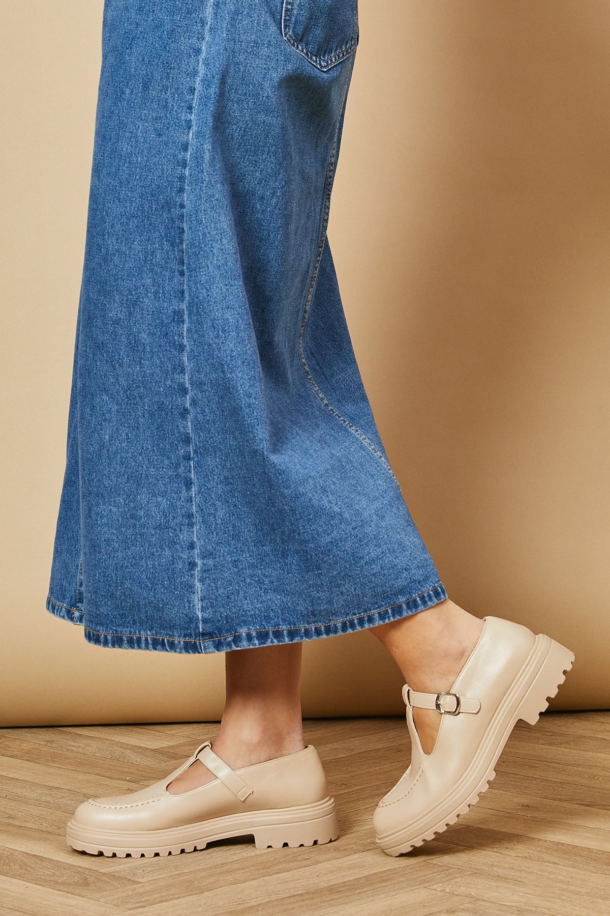 Oasis Charis Faux Leather T Bar Mary Jane Chunky Shoes Beige image 4