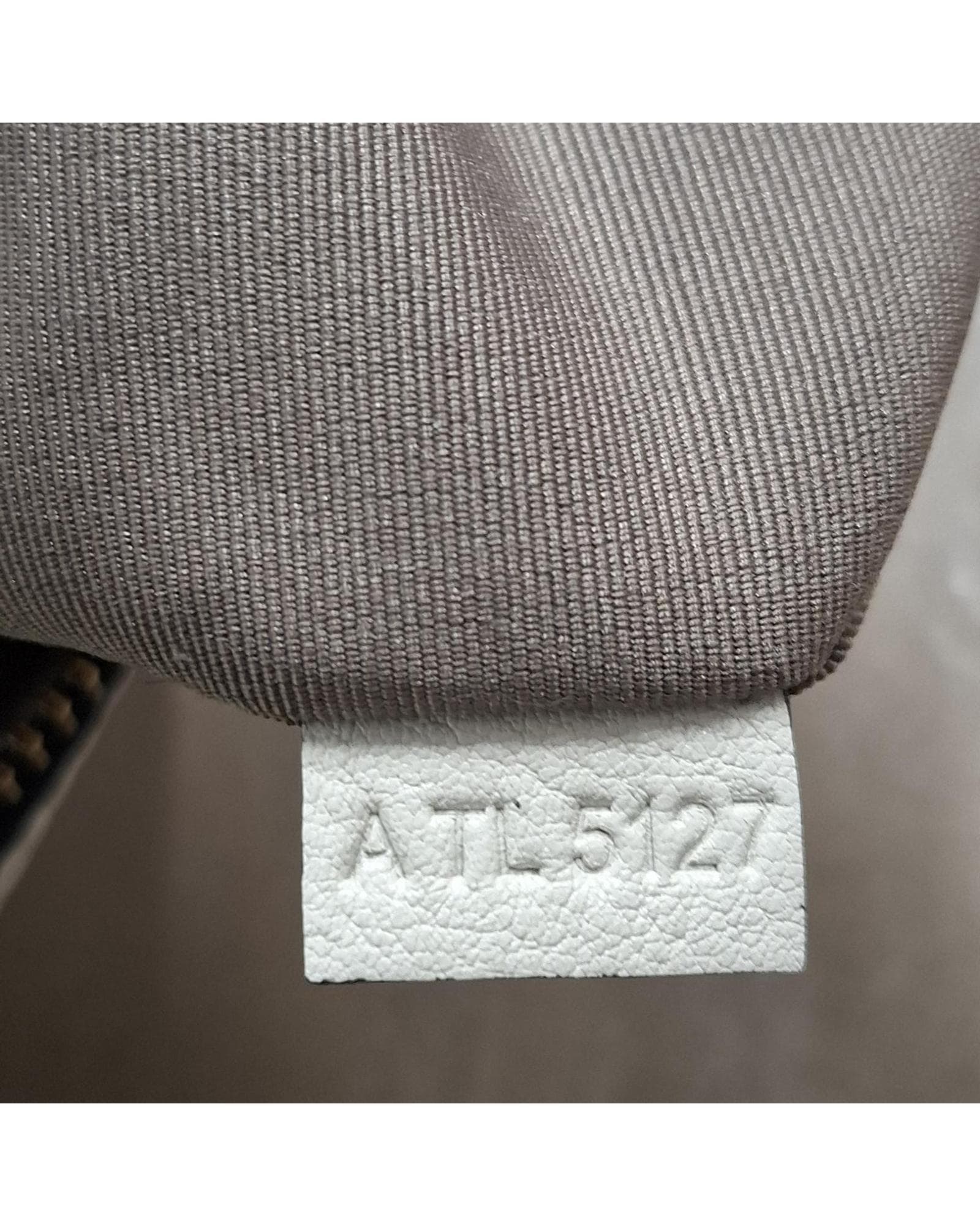 Marc Jacobs Preloved Crossbody Bag Zip Closure Wo - White | Ecru Crossbody Bags image 11