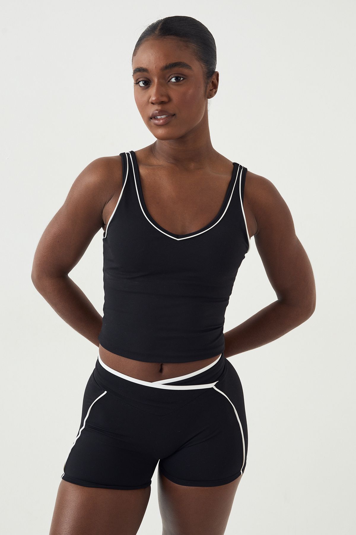 DSGN Studio DSGN Studio Sculpt Wrap Waist Piping Detail Short Black