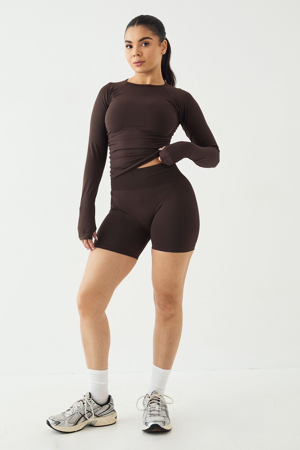 DSGN Studio DSGN Studio Sport Ultra Contour Discreet Scrunch Seamless Short Coffee Bean image 3