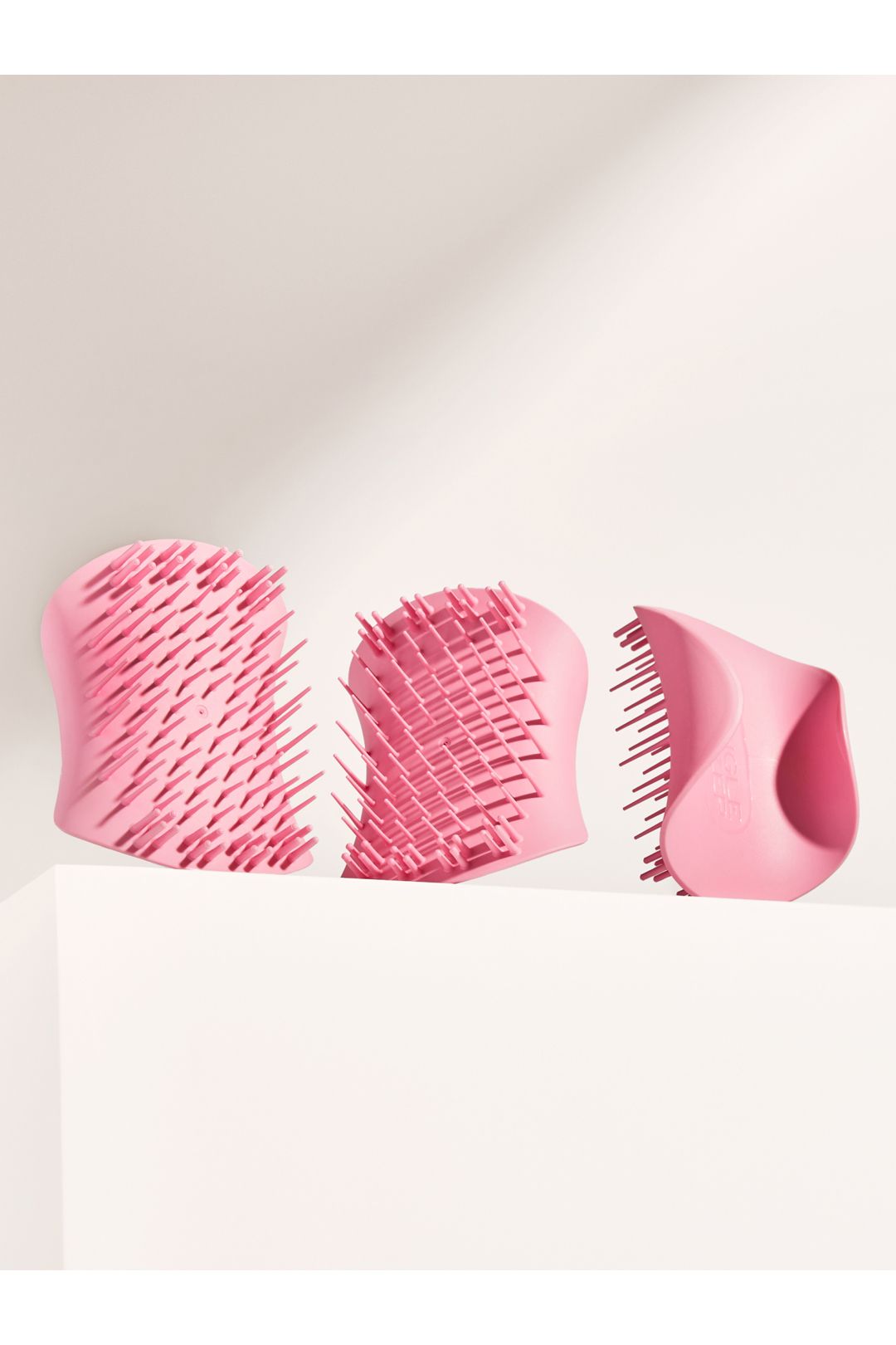 Tangle Teezer The Scalp Exfoliator & Massager - Pretty Pink Pink image 5
