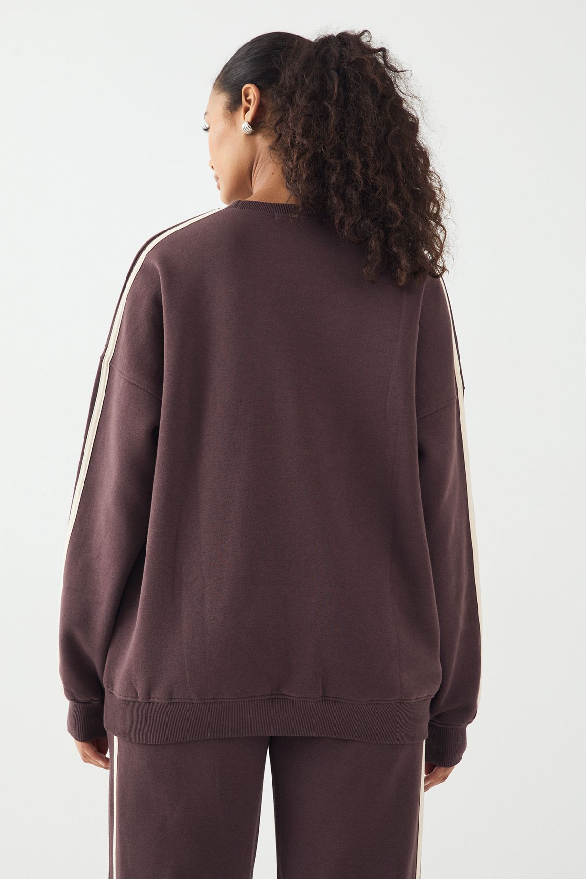 DSGN Studio DSGN Studio Side Stripe Oversized Sweatshirt Chocolate image 2