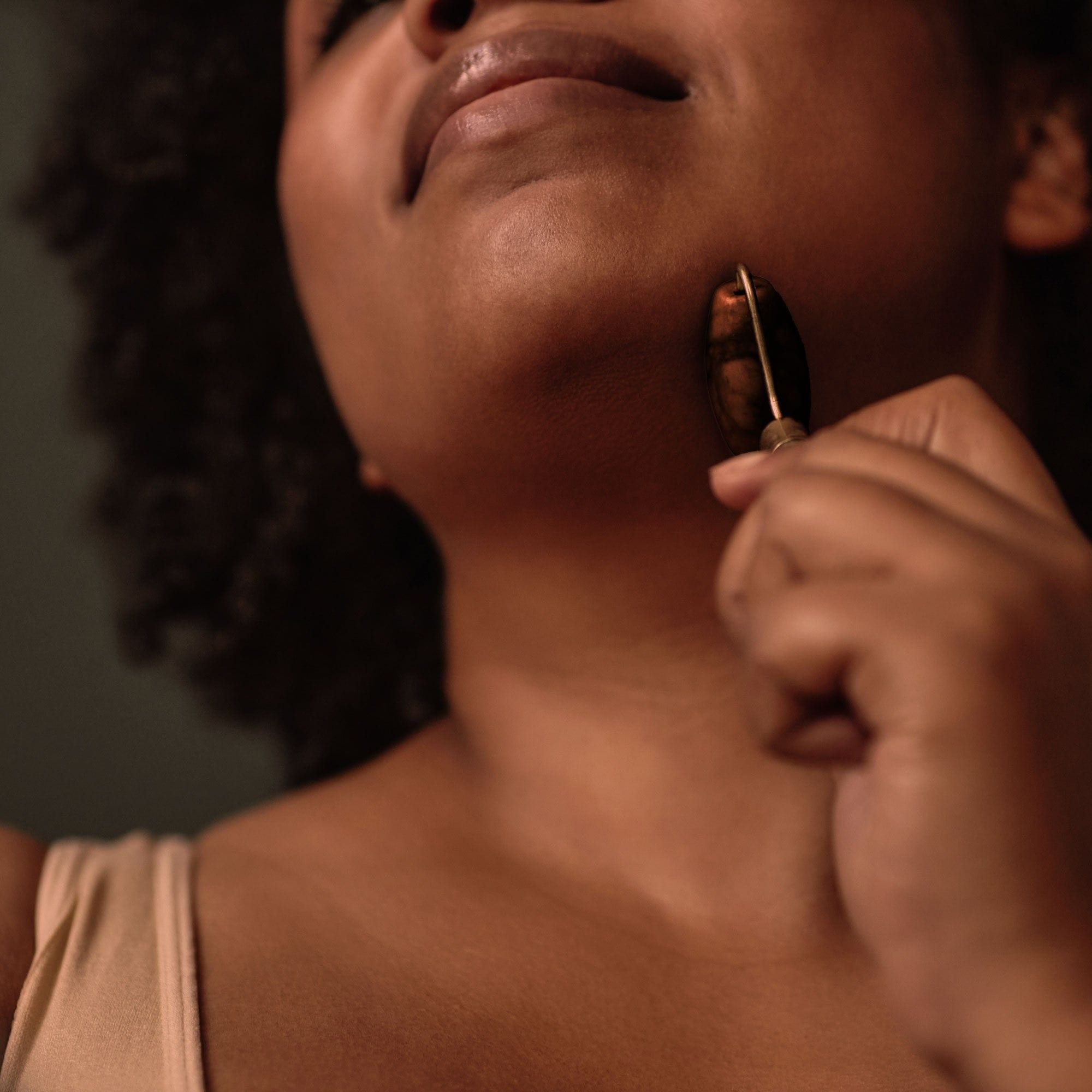 Dr. Botanicals Tiger Eye Harmony & Balancing Facial Roller (Gold Metal Handle) image 3