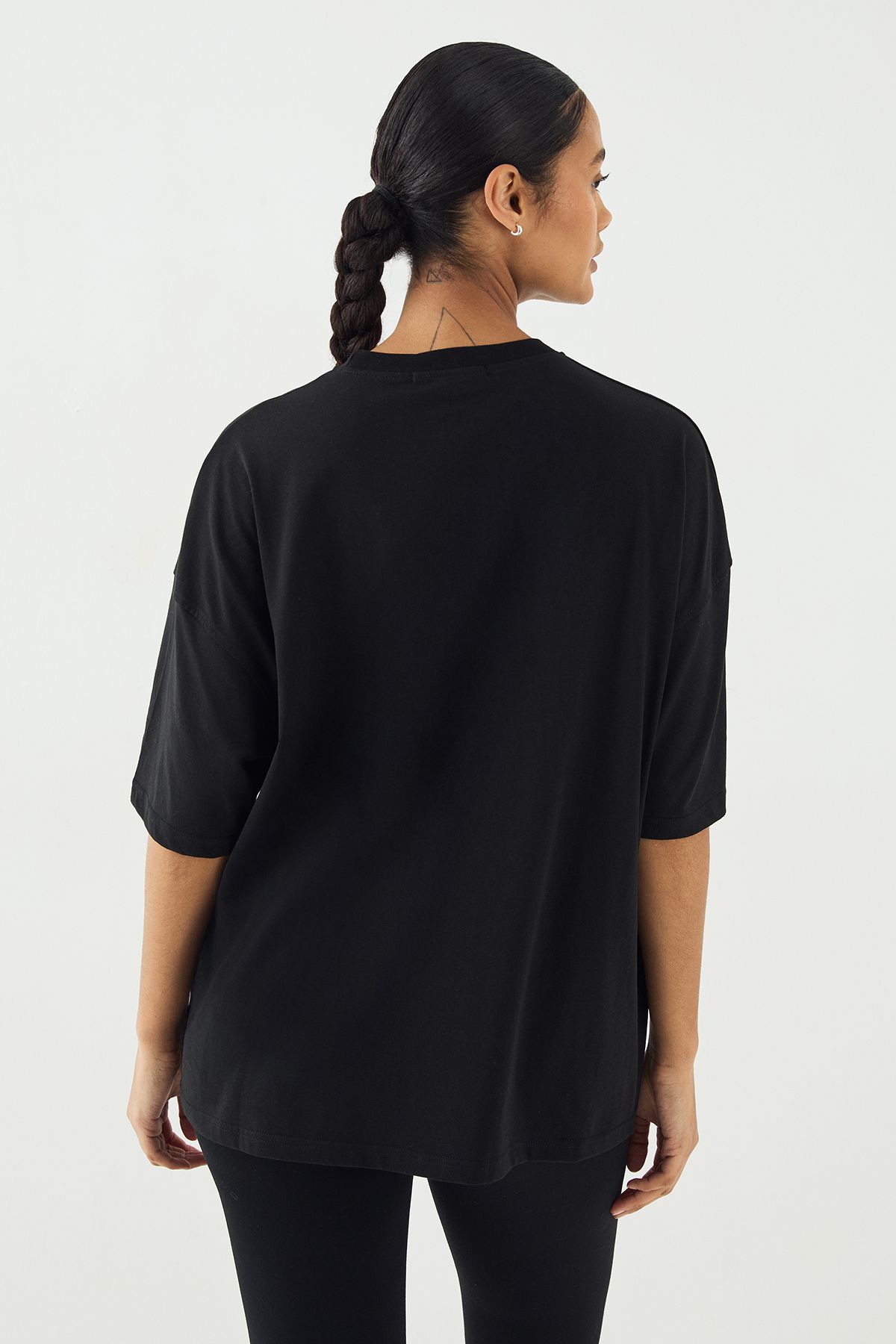 DSGN Studio DSGN Studio Script Embroidered Crew Neck Oversized T-Shirt Black image 2