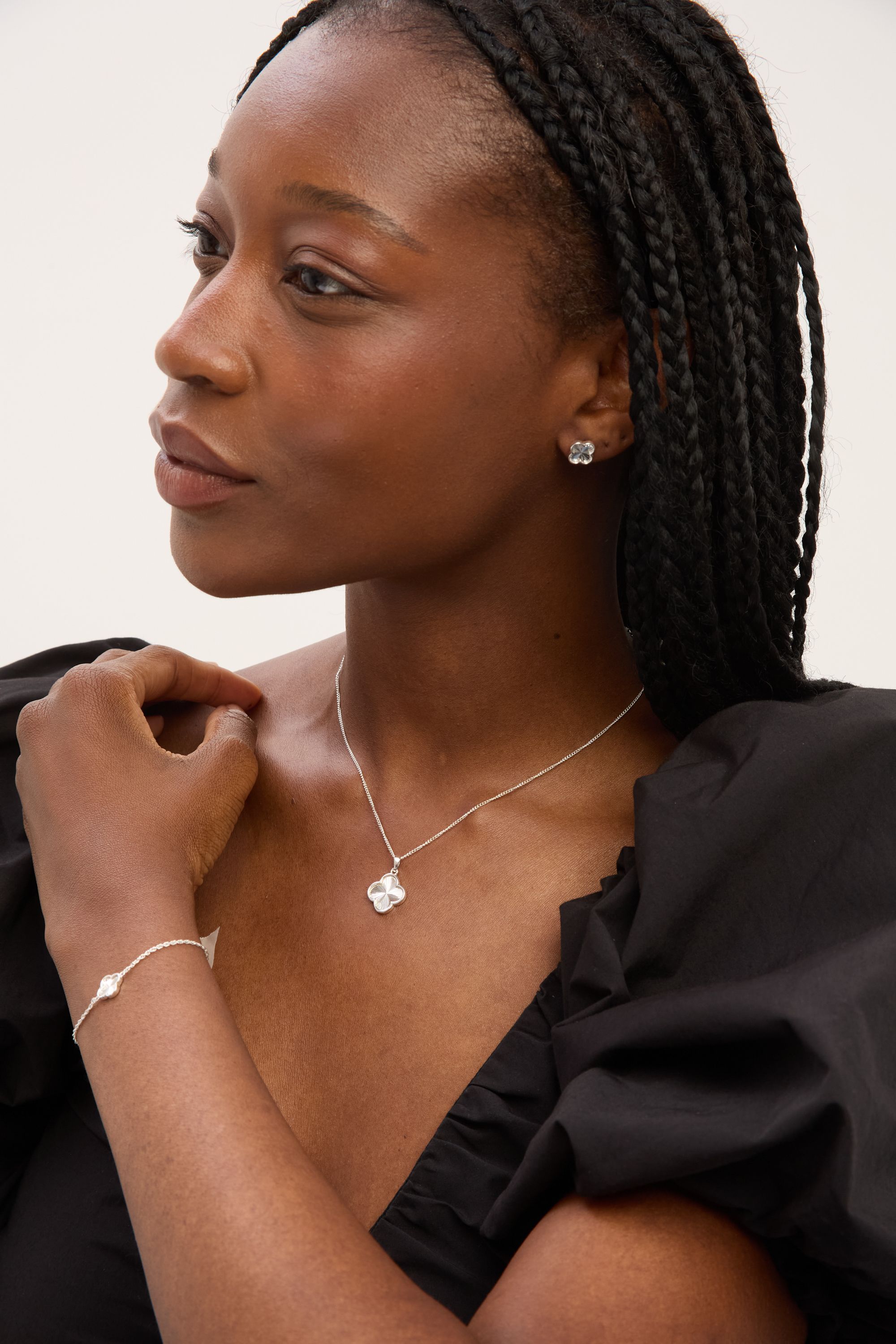 Simply Silver Sterling Silver 925 Polished Diamond Cut Clover Bracelet image 2