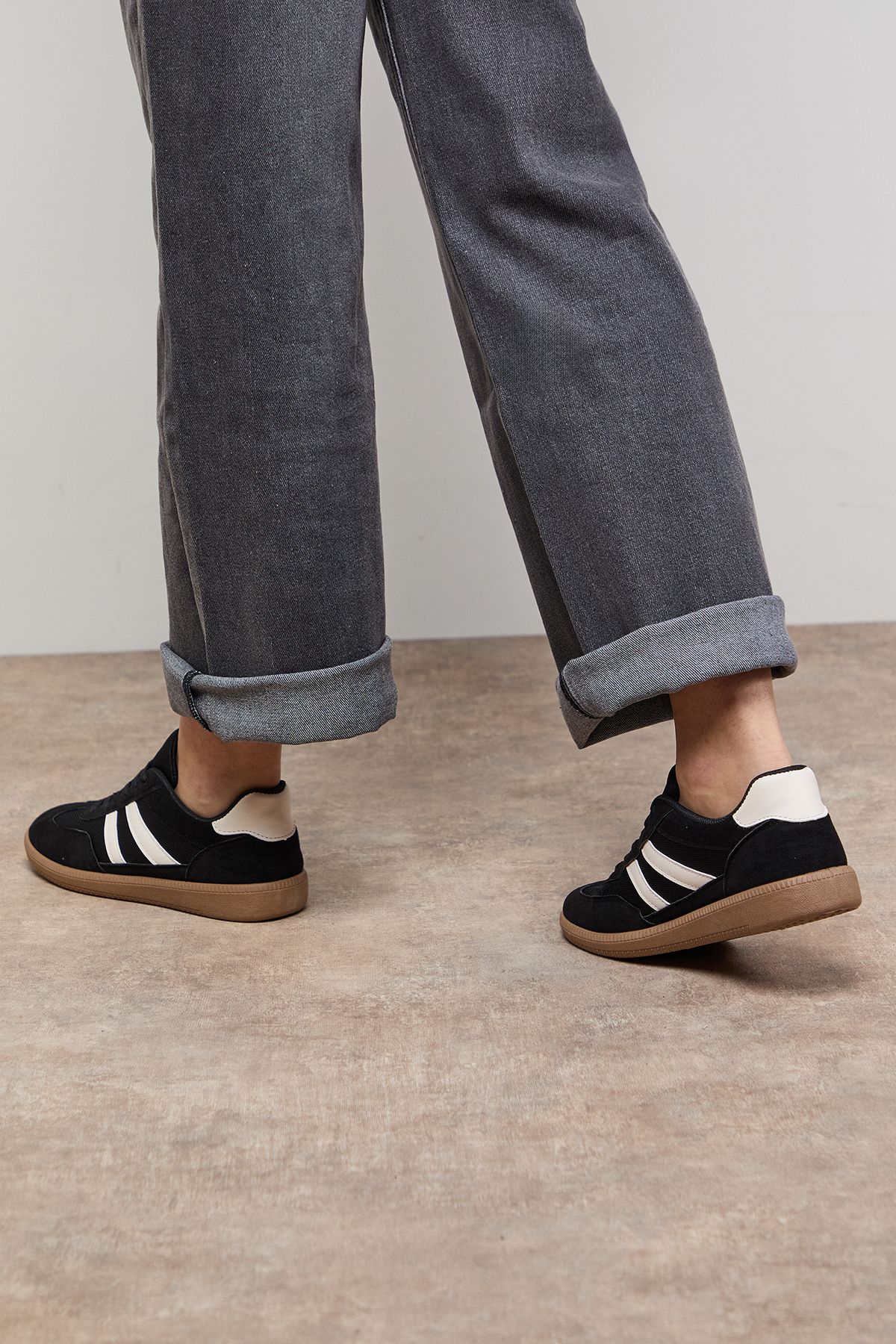 Oasis Jenna Faux Suede Mesh Detail Lace Up Trainers Natural Black image 4