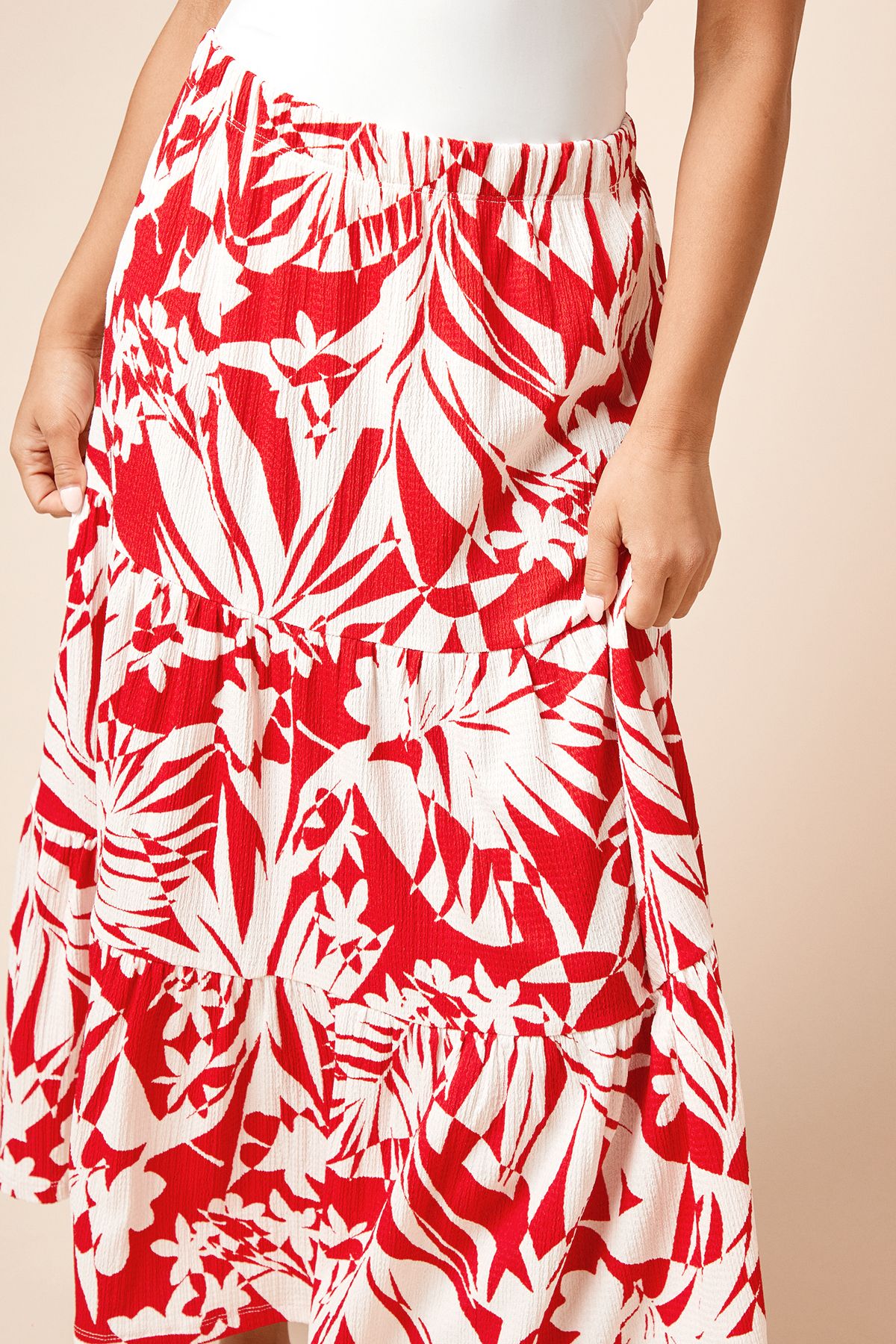 Dorothy Perkins Petite Palm Printed Tiered Maxi Jersey Skirt Red image 4