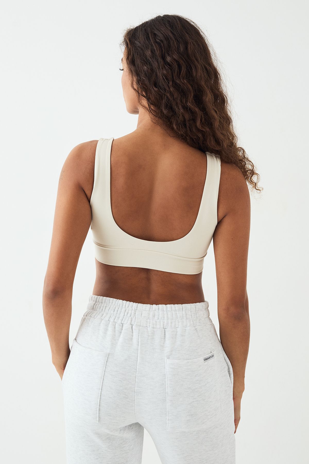 DSGN Studio DSGN Studio Ultra Sculpt Plunge Sports Bra Cream image 2