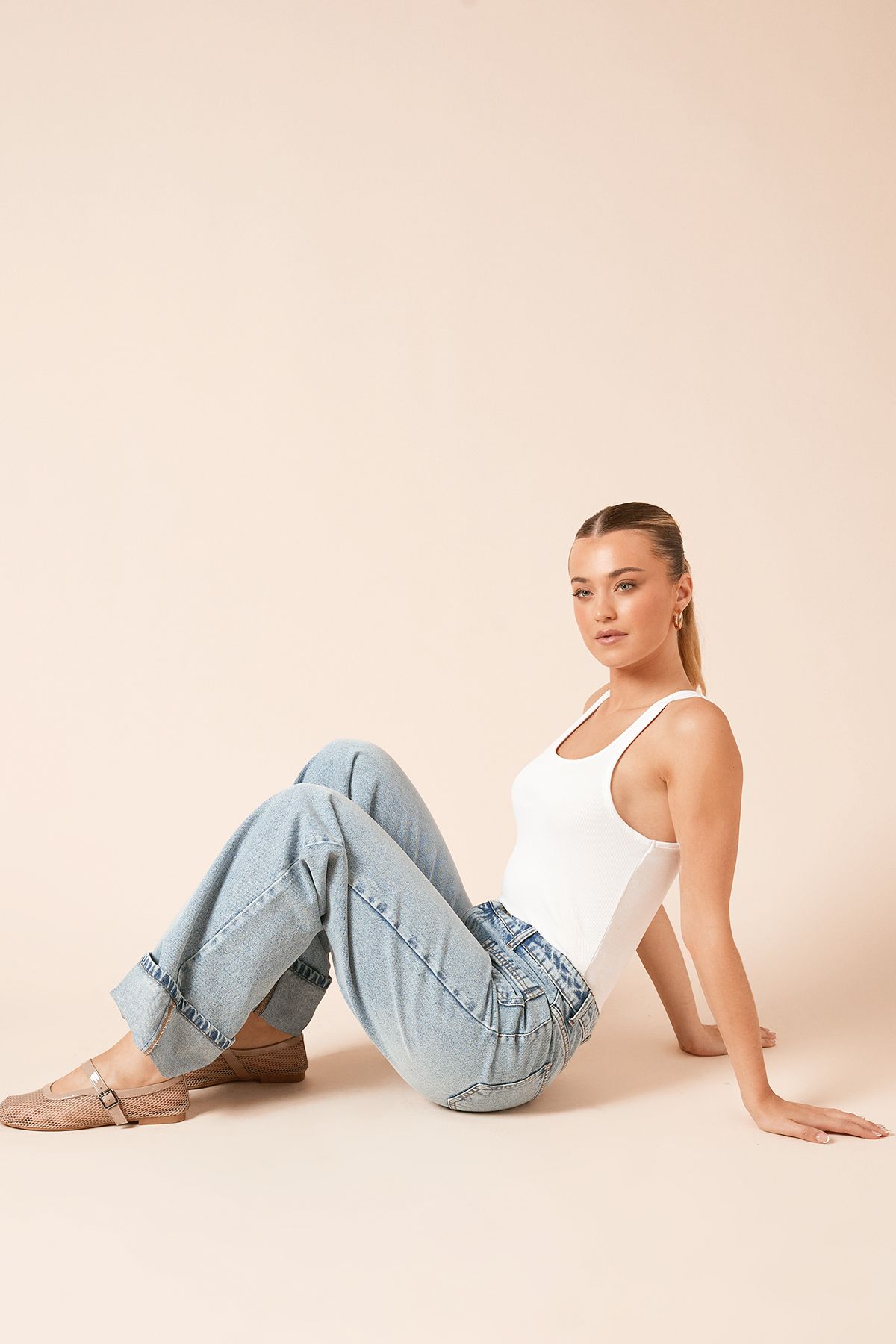 Dorothy Perkins Straight Leg Jean With Patch Pockets Bleach Wash image 2