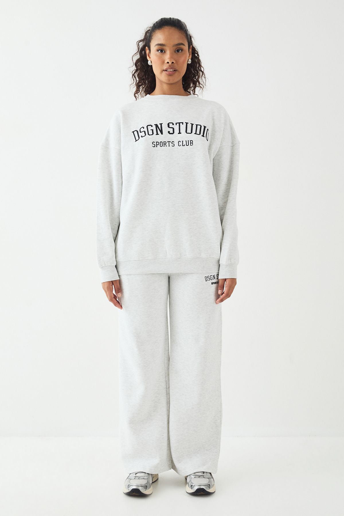 DSGN Studio DSGN Studio Applique Straight Leg Jogger Ash Grey image 5