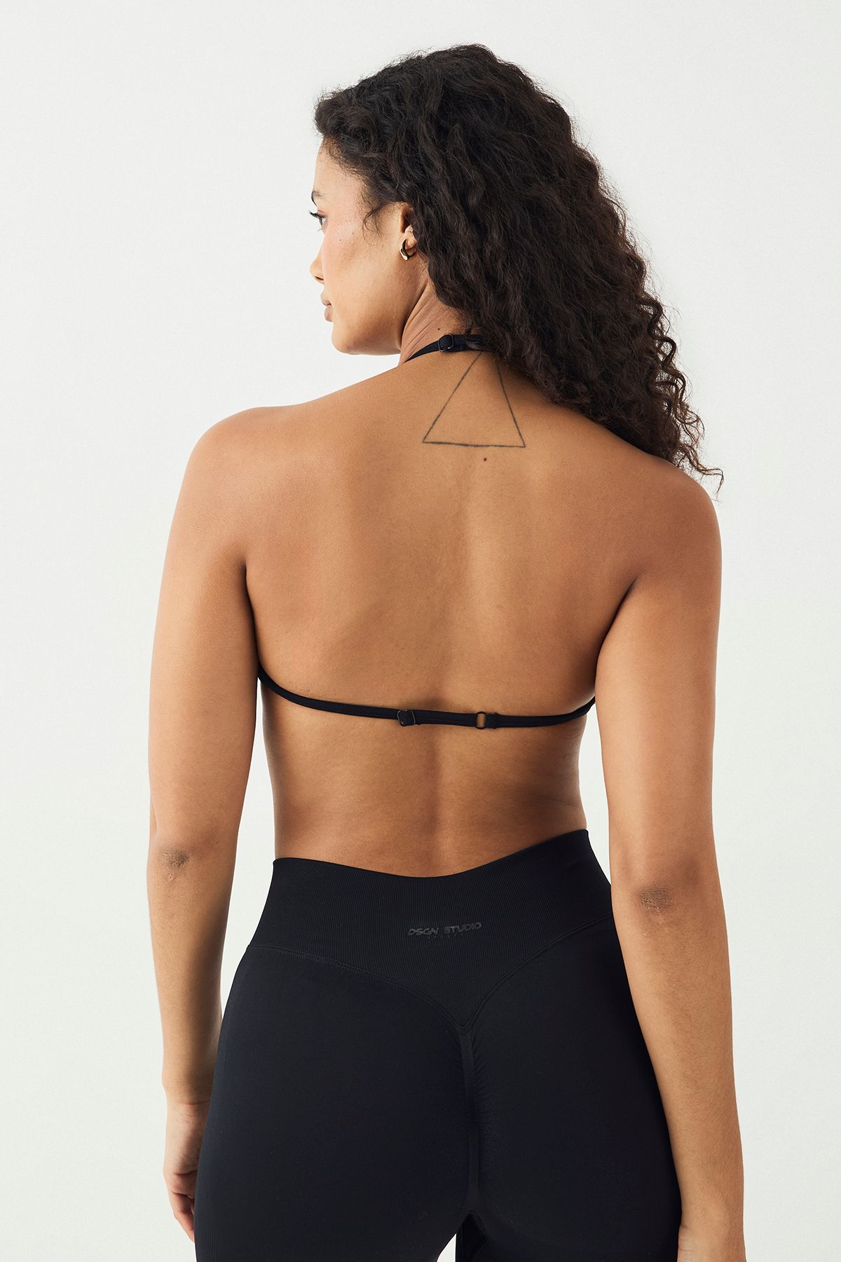 DSGN Studio DSGN Studio Sport Ultra Contour Padded Seamless Strappy Sports Bra Black image 2