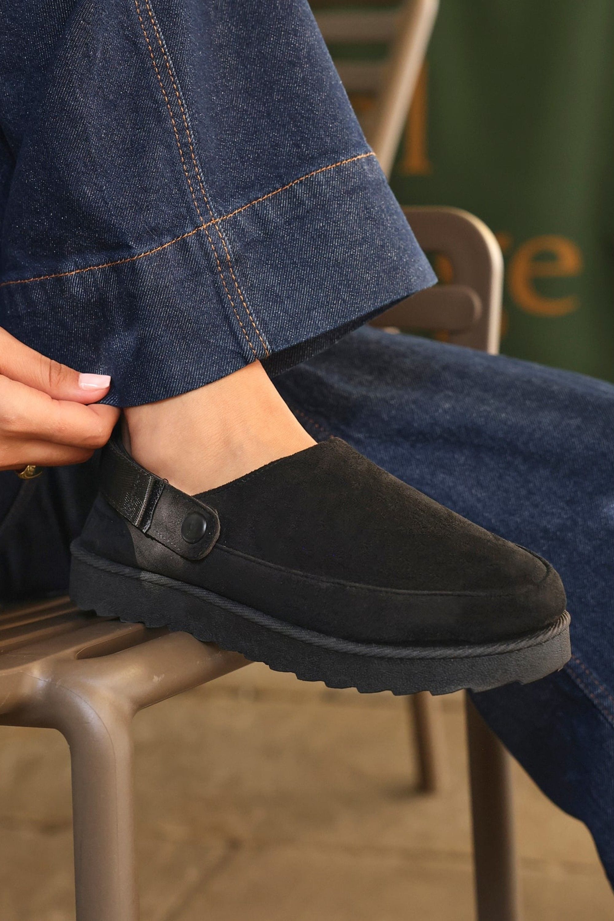 Linzi Teddy Black Slip-On Slingback Clog image 2