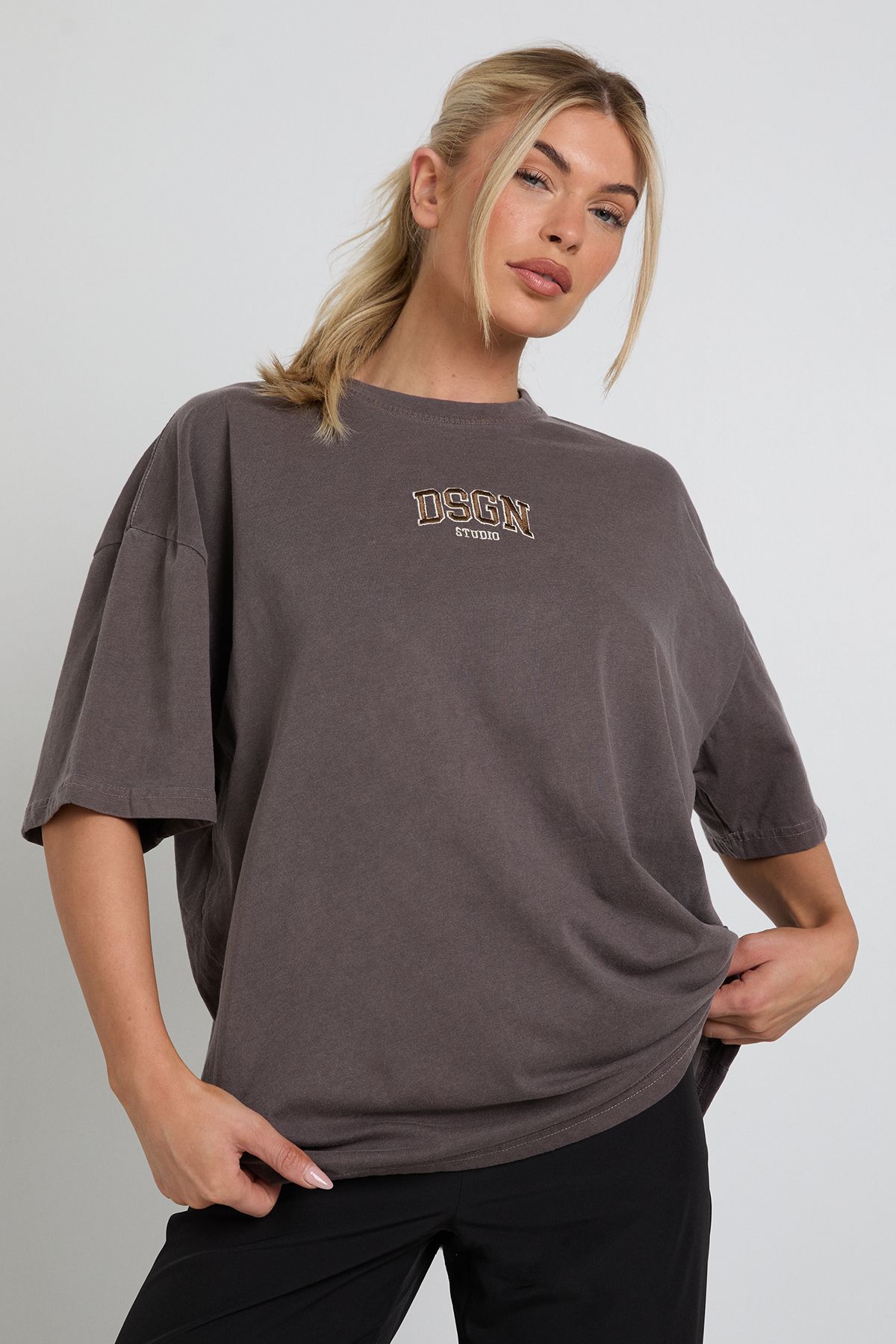DSGN Studio DSGN Studio Embroidered Overdyed Oversized T-Shirt Chocolate