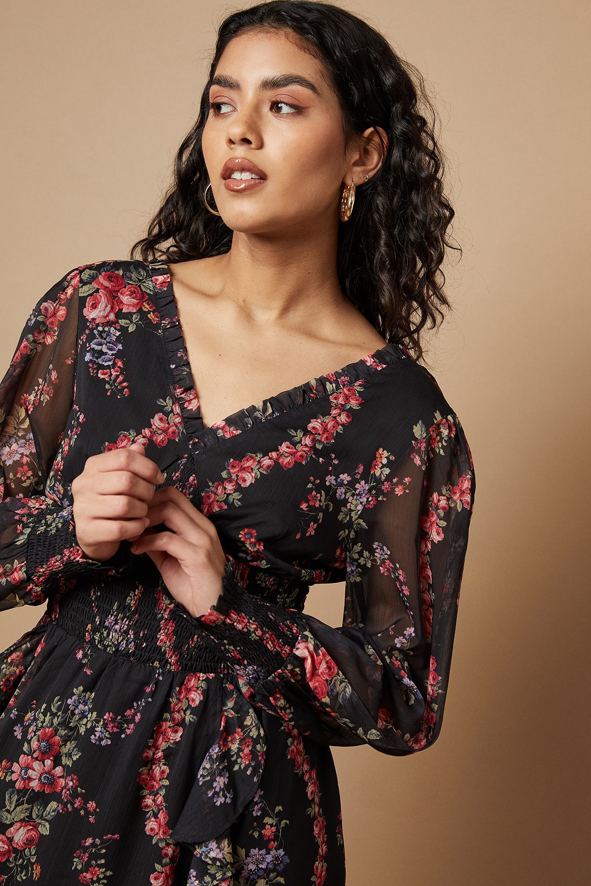 Oasis Petite Floral Printed Ruffle Detail Shirred Waist Midaxi Dress Black image 4