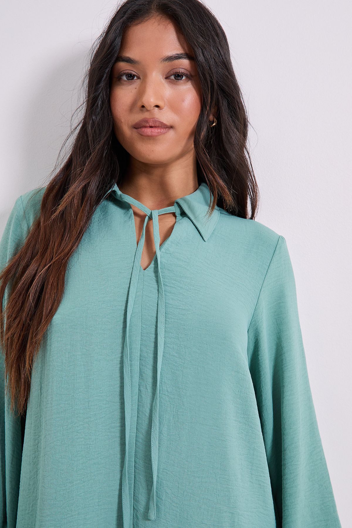 Dorothy Perkins Petite Tie Neck Collar Detail Shift Mini Dress Green image 4