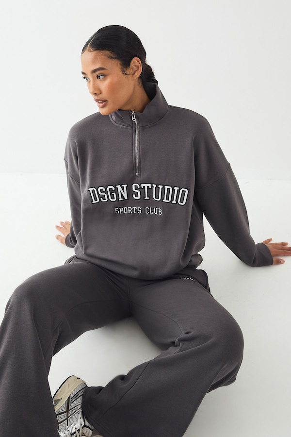 DSGN Studio DSGN Studio Applique Oversized Half Zip Sweatshirt Charcoal