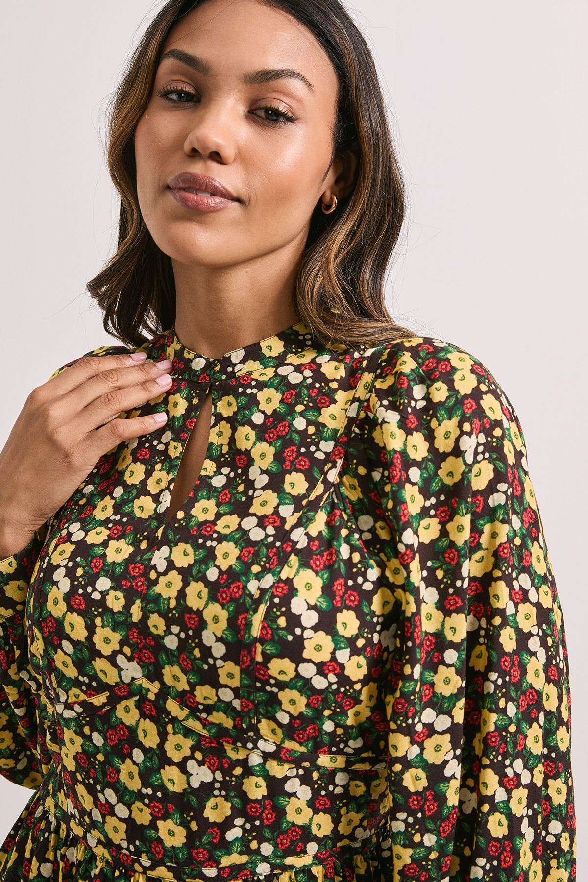 Dorothy Perkins Keyhole Detail Waisted Blouson Sleeve Printed Midi Dress Multi image 4