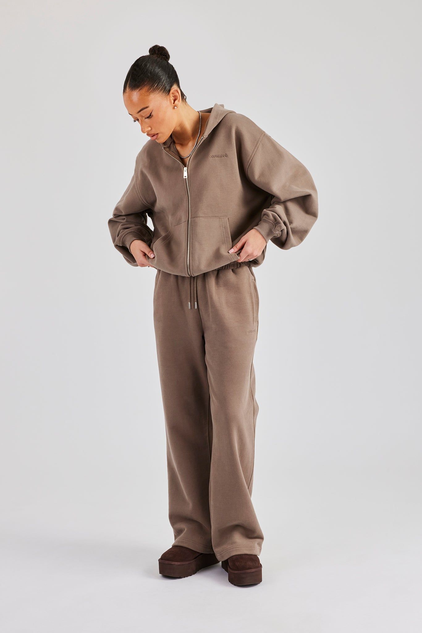Cernucci Embroidered Wide Leg Jogger - Taupe image 4