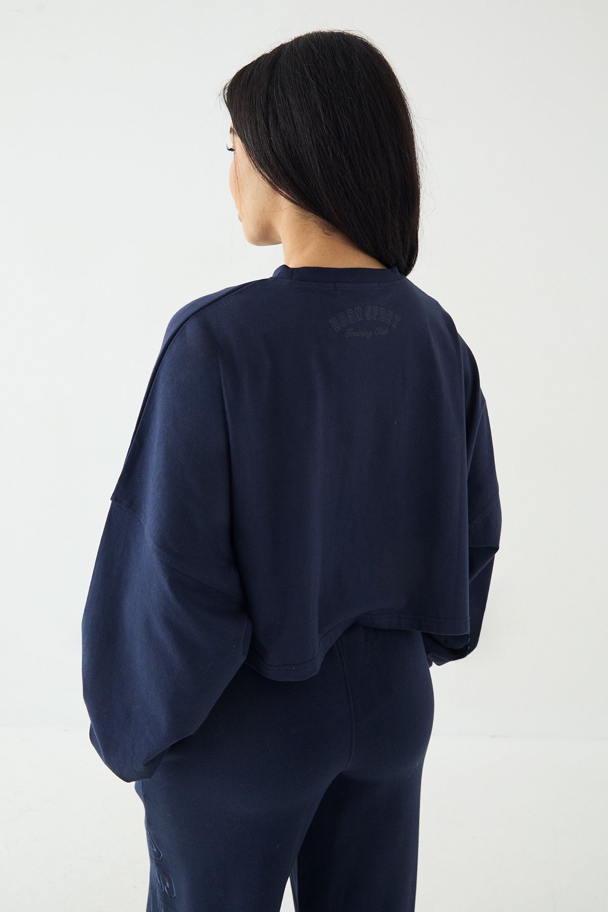DSGN Studio DSGN Studio Sport Oversized Boxy Crop Long Sleeve T-Shirt Navy image 2