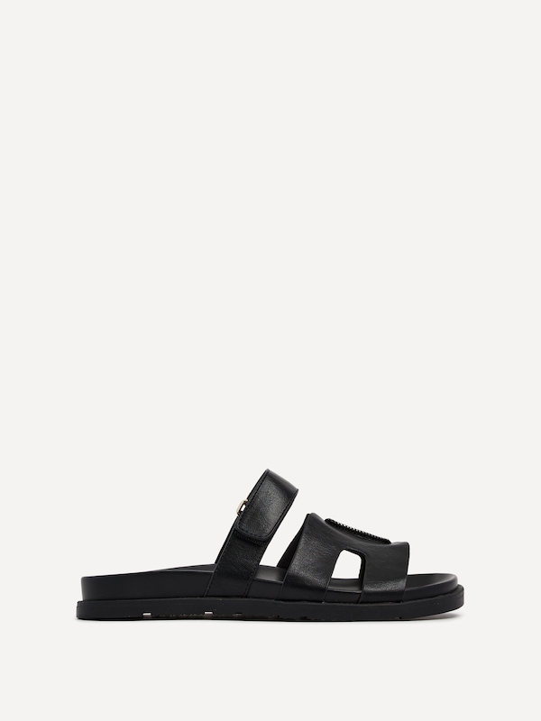 Linzi Emmy Black Faux Leather Footbed Linked Design Sandal