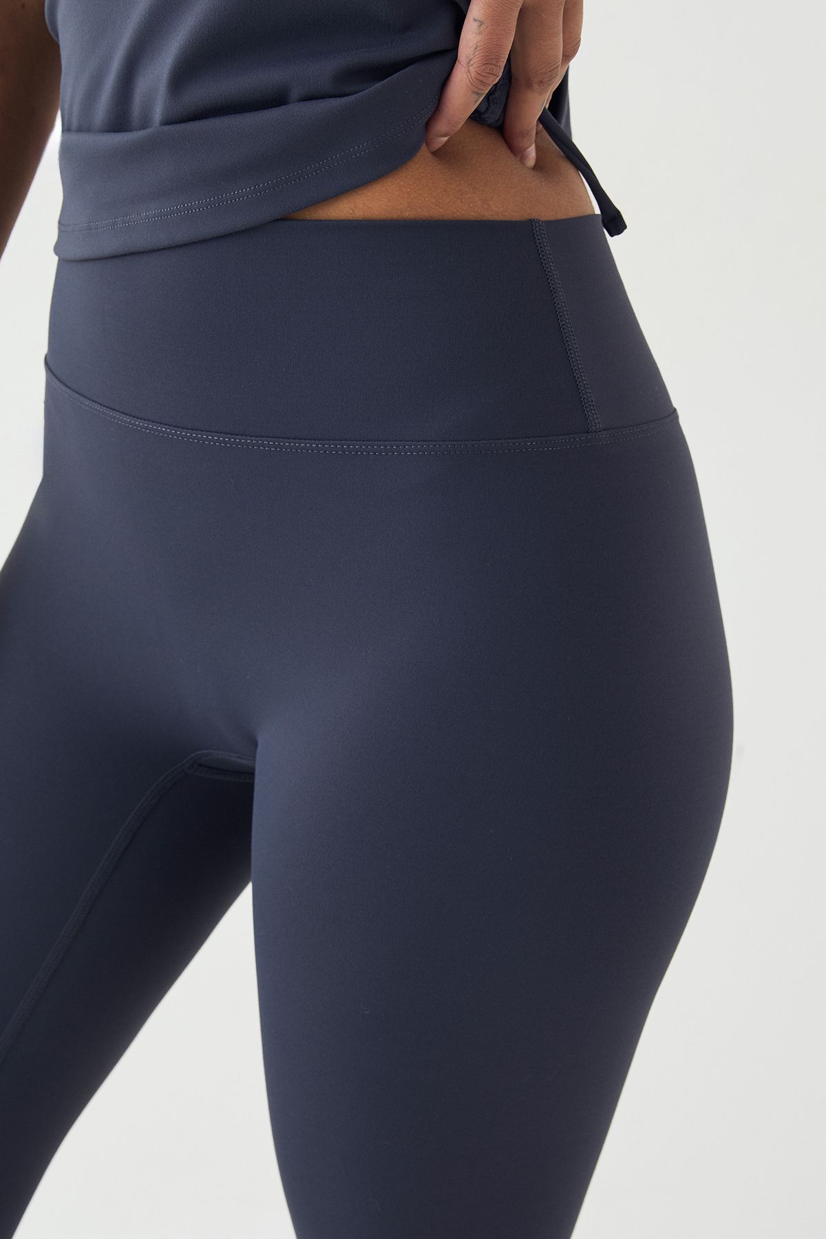 DSGN Studio DSGN Studio Ultra Sculpt Highwaist 7/8 Legging Midnight image 4