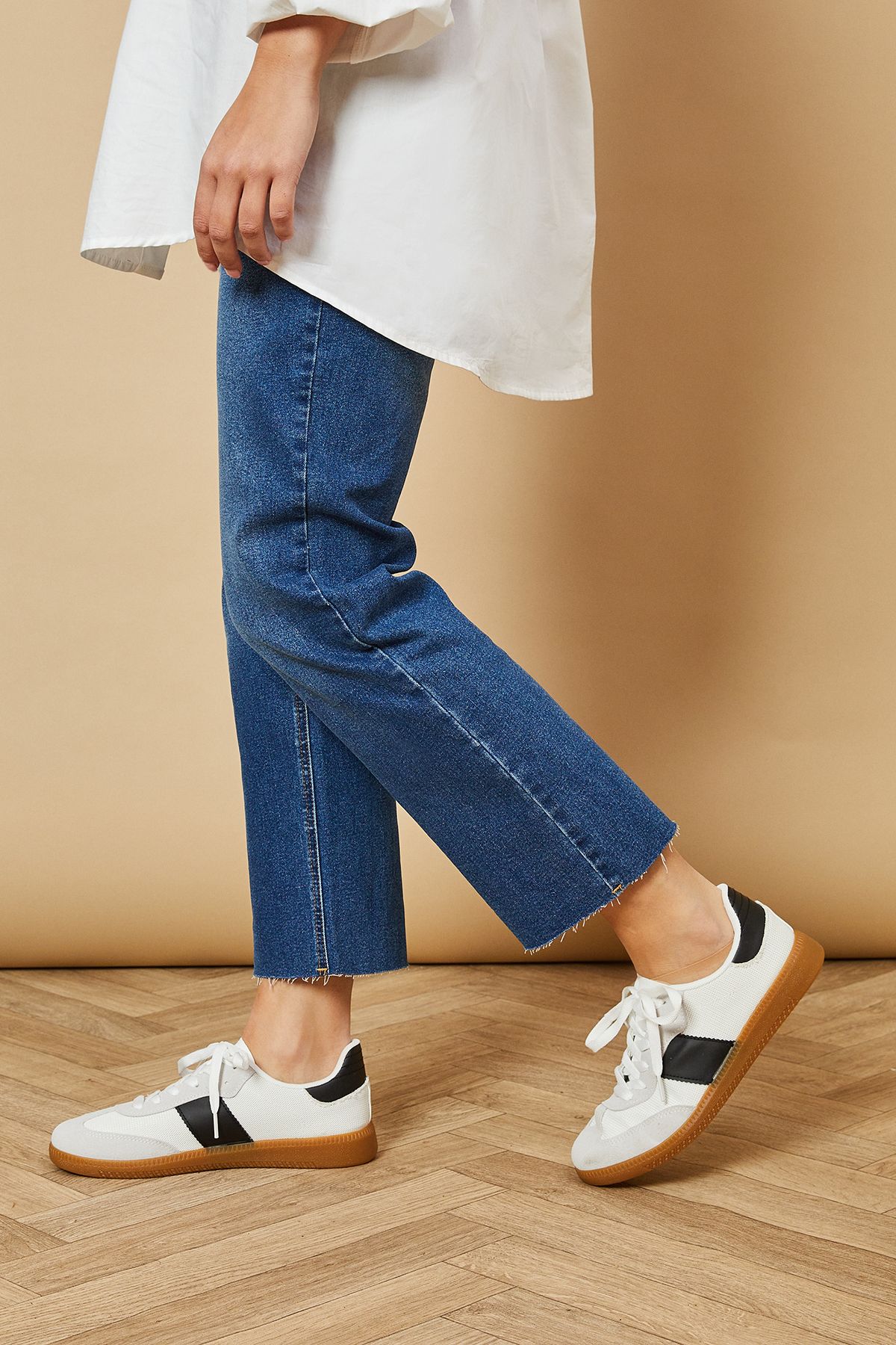 Oasis Denae Faux Suede Side Stripe Lace Up Trainers White image 3