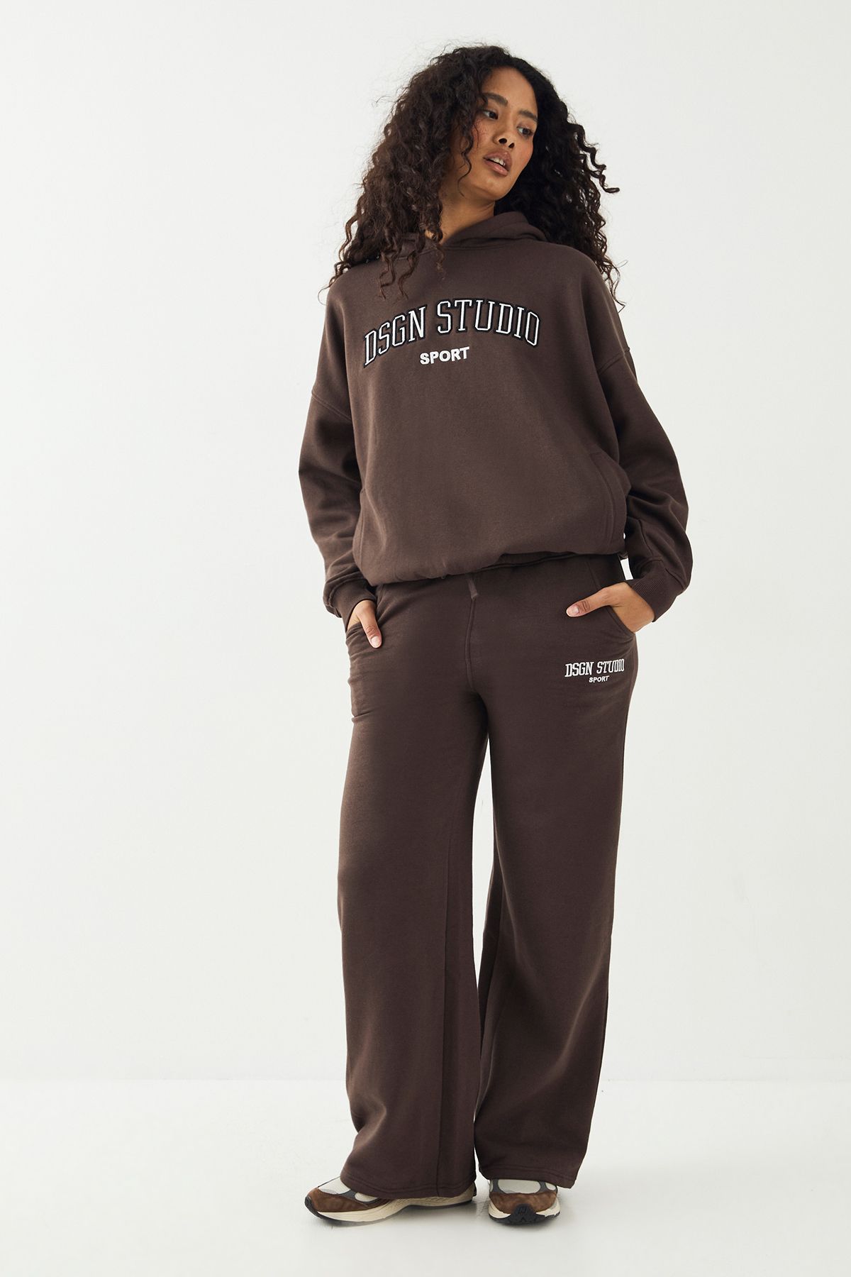 DSGN Studio Tall DSGN Studio Applique Straight Leg Jogger Espresso image 1