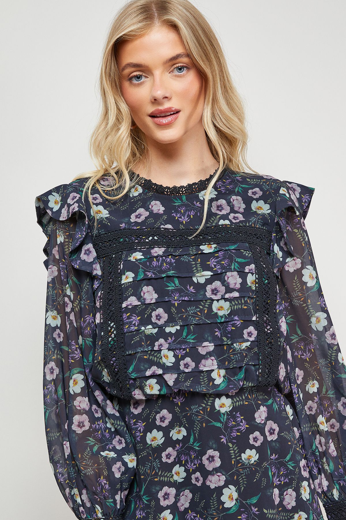 Oasis Printed Lace Trim Pleat Detail Mini Dress Black image 3