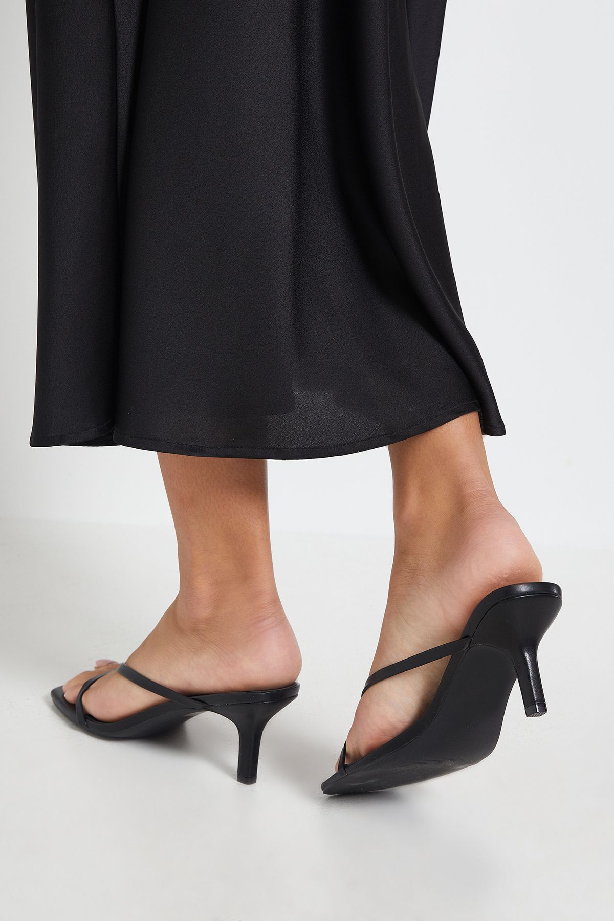 Dorothy Perkins Willow Faux Leather Toe Post Kitten Heel Mules Black image 3