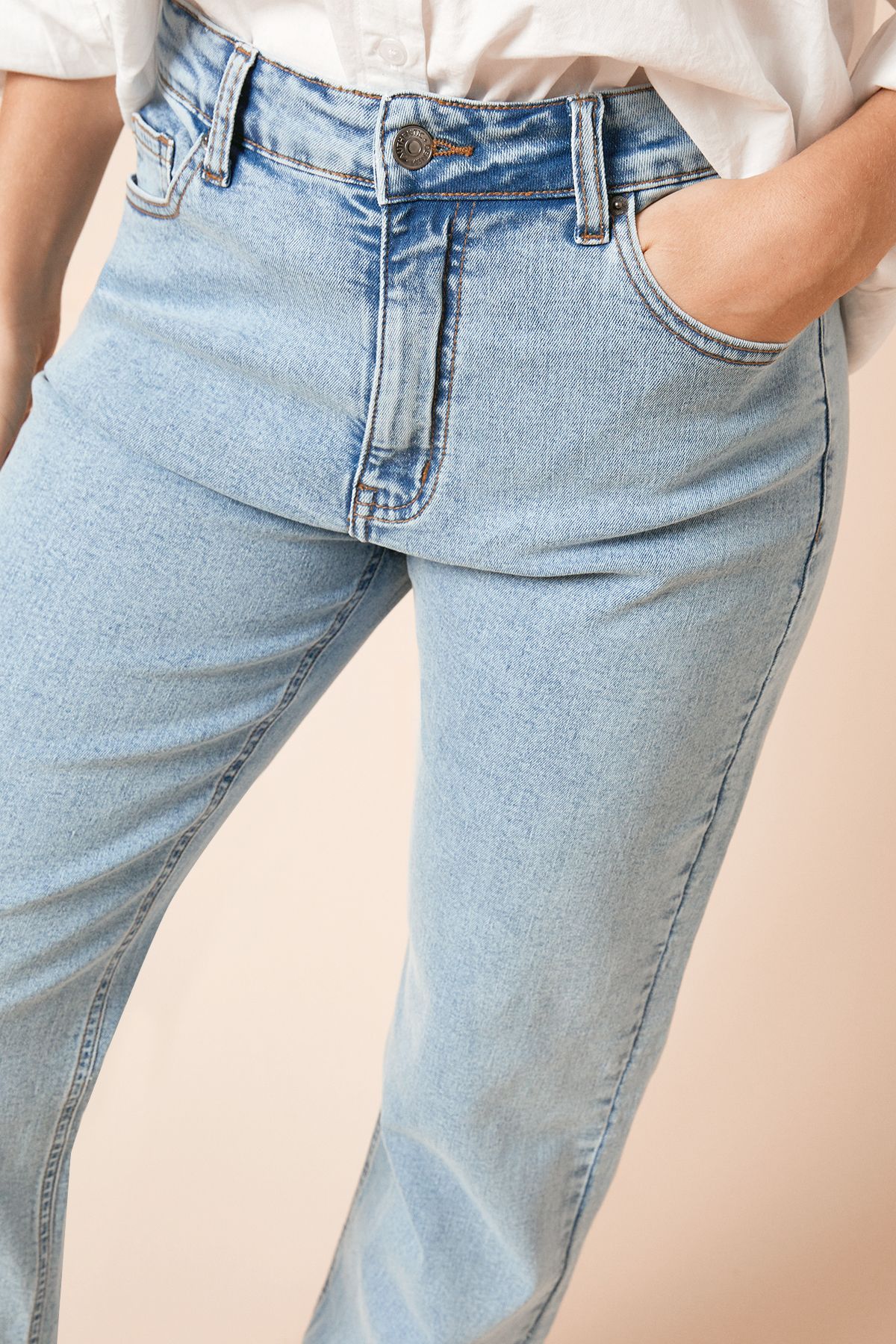 Dorothy Perkins Straight Leg Jean With Side Split Light Wash image 4