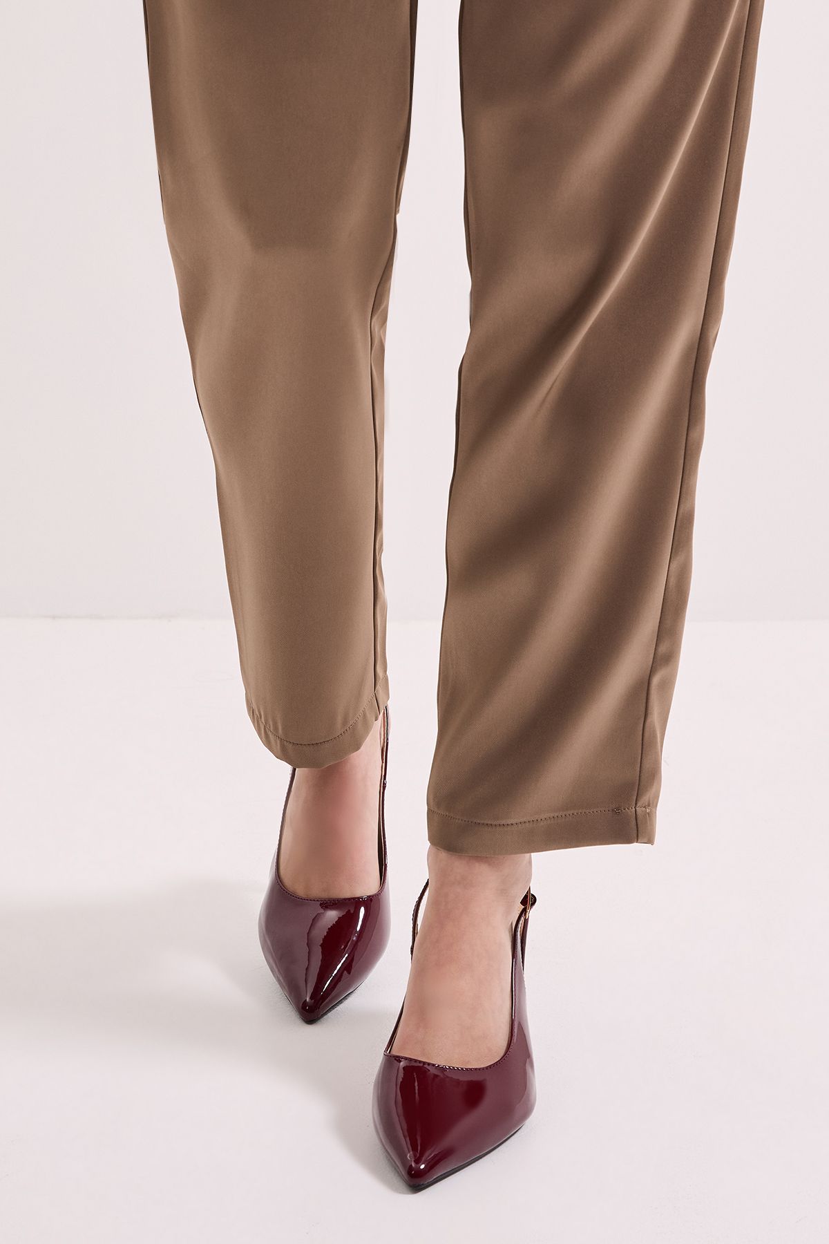 Dorothy Perkins Wide Fit Dasha Sling Back High Stiletto Court Shoes Burgundy image 3