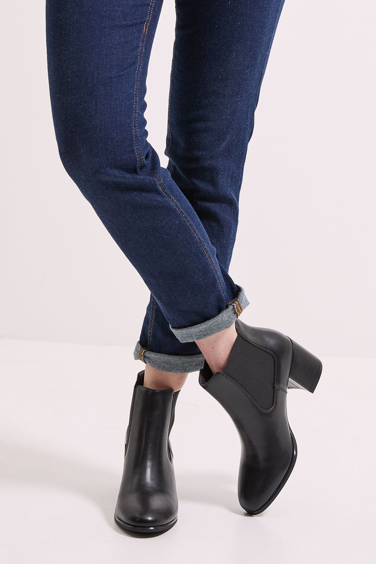 Dorothy Perkins Madam Medium Block Heel Chelsea Boots Black image 2