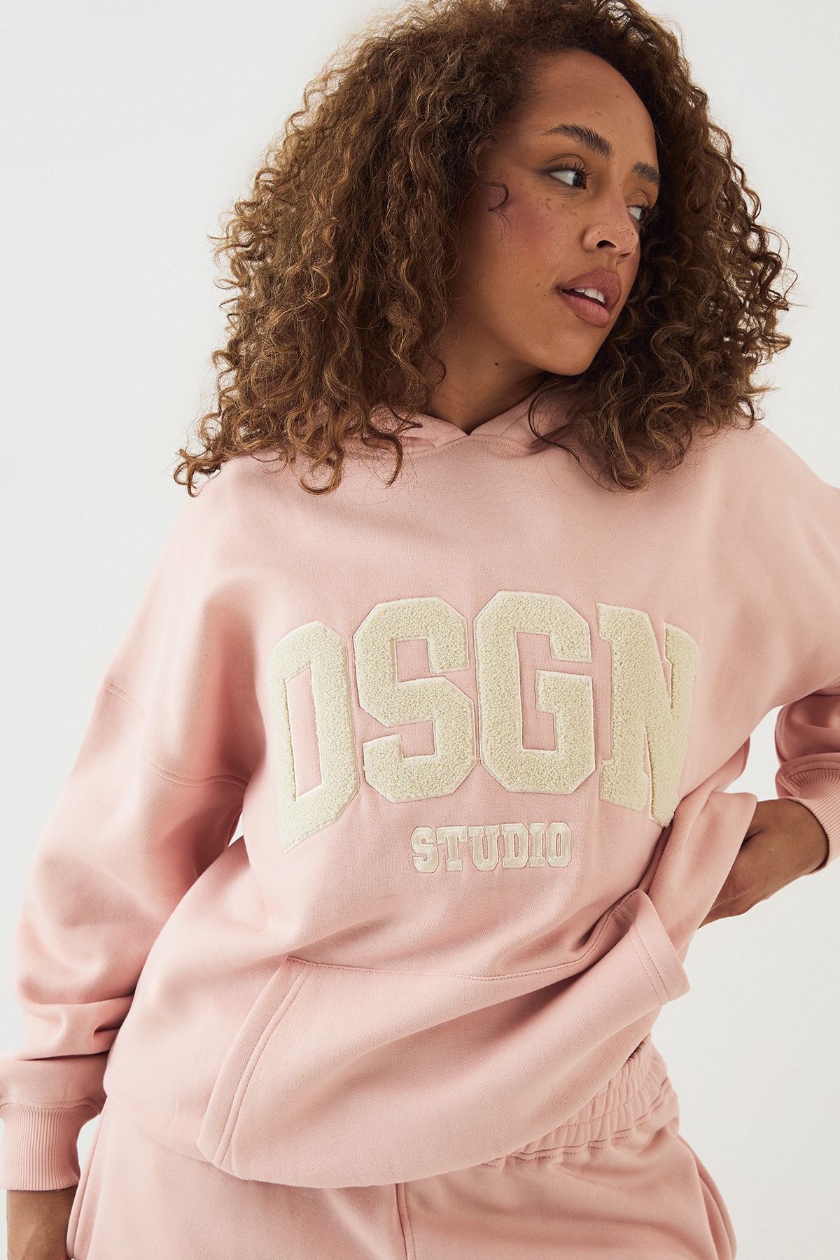 DSGN Studio DSGN Studio Towelling Applique Oversized Hoodie Light Pink