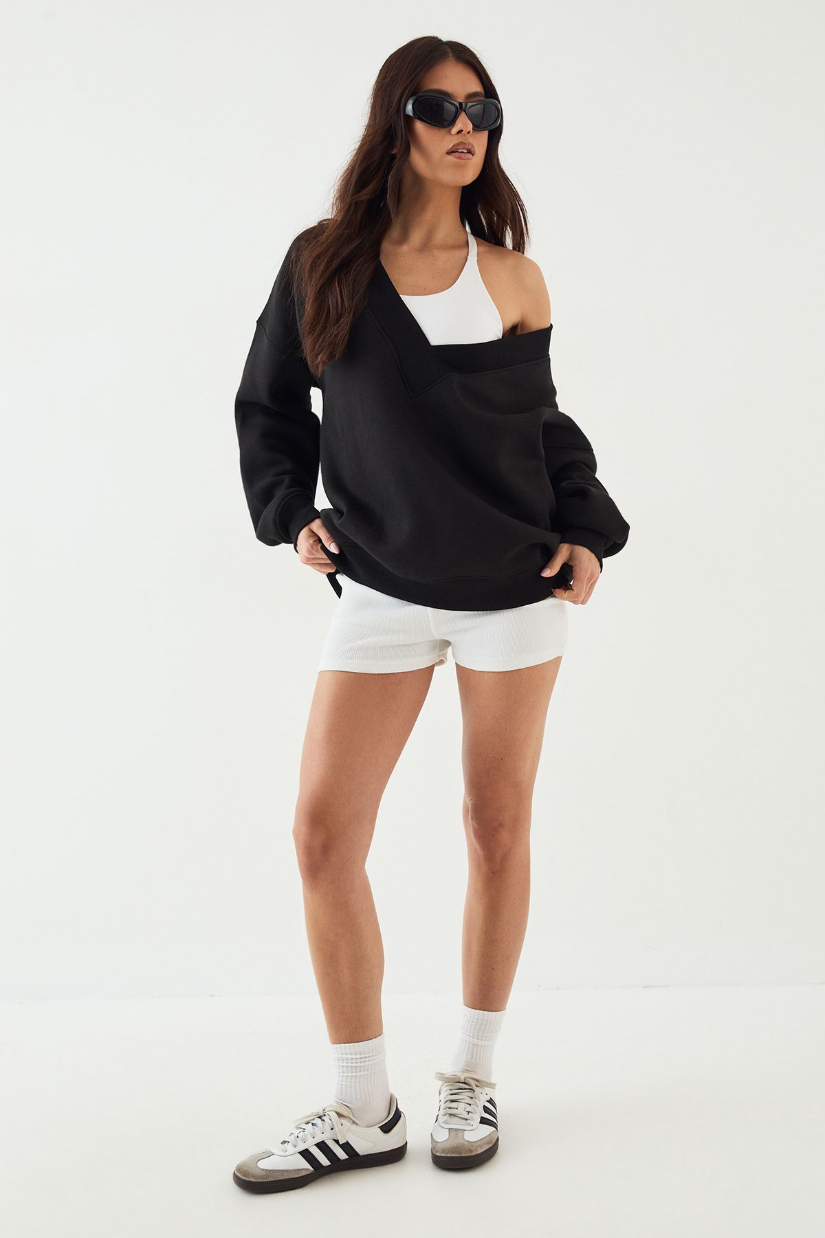 DSGN Studio DSGN Studio Sport V Neck Oversized Sweatshirt Black image 3