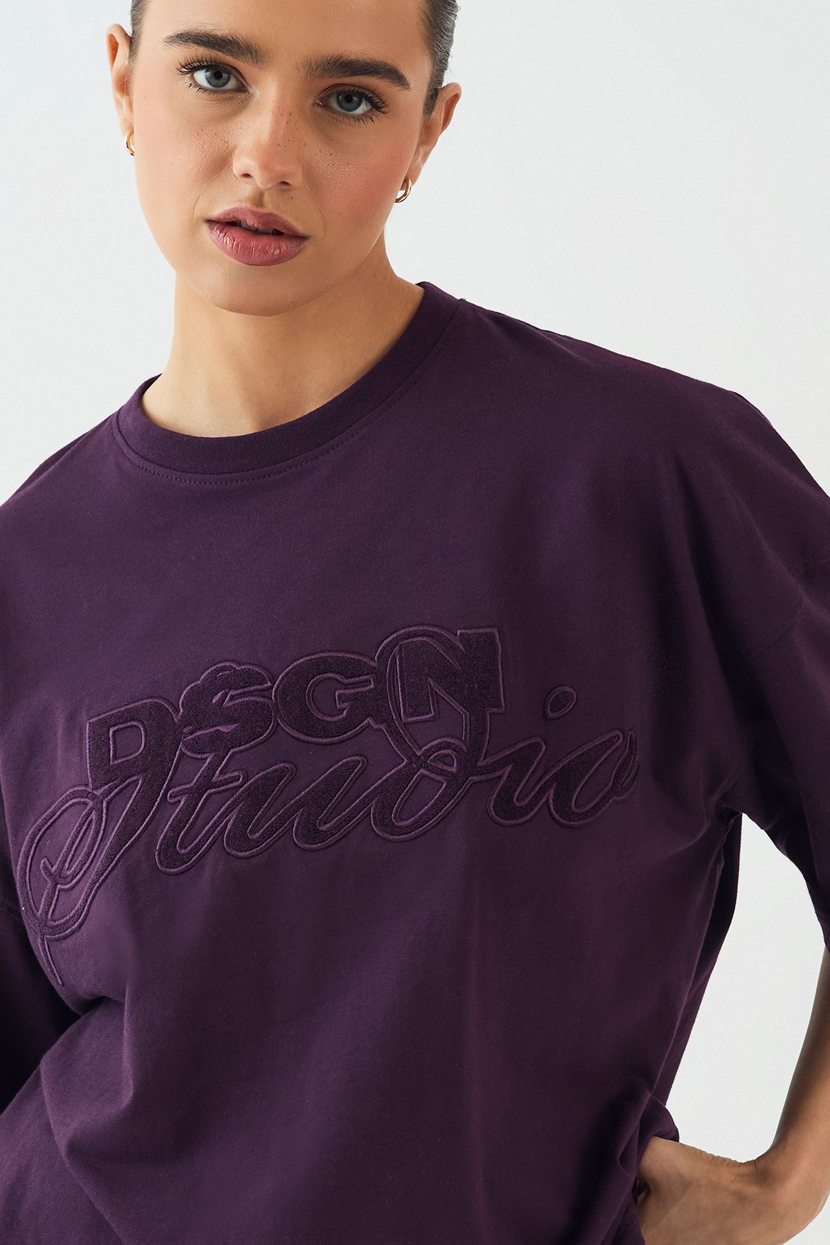 DSGN Studio DSGN Studio Towelling Applique Oversized T-Shirt Aubergine image 4
