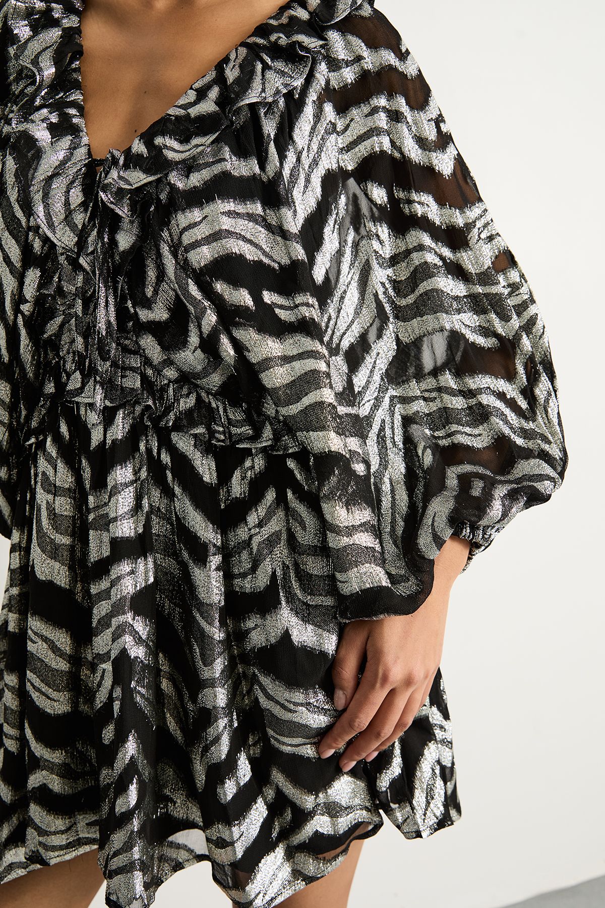 Warehouse Petite Viscose Zebra Jacquard Skater Dress Zebra image 4