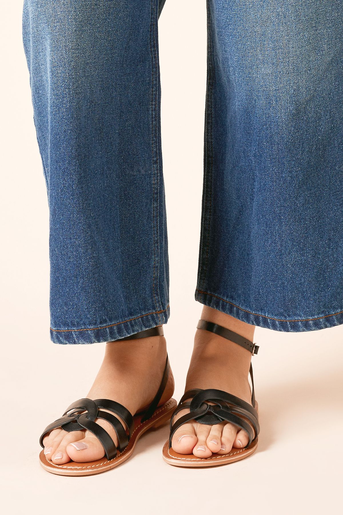 Dorothy Perkins Wide Fit Jaleesa Real Leather Woven Flat Sandals Black image 2