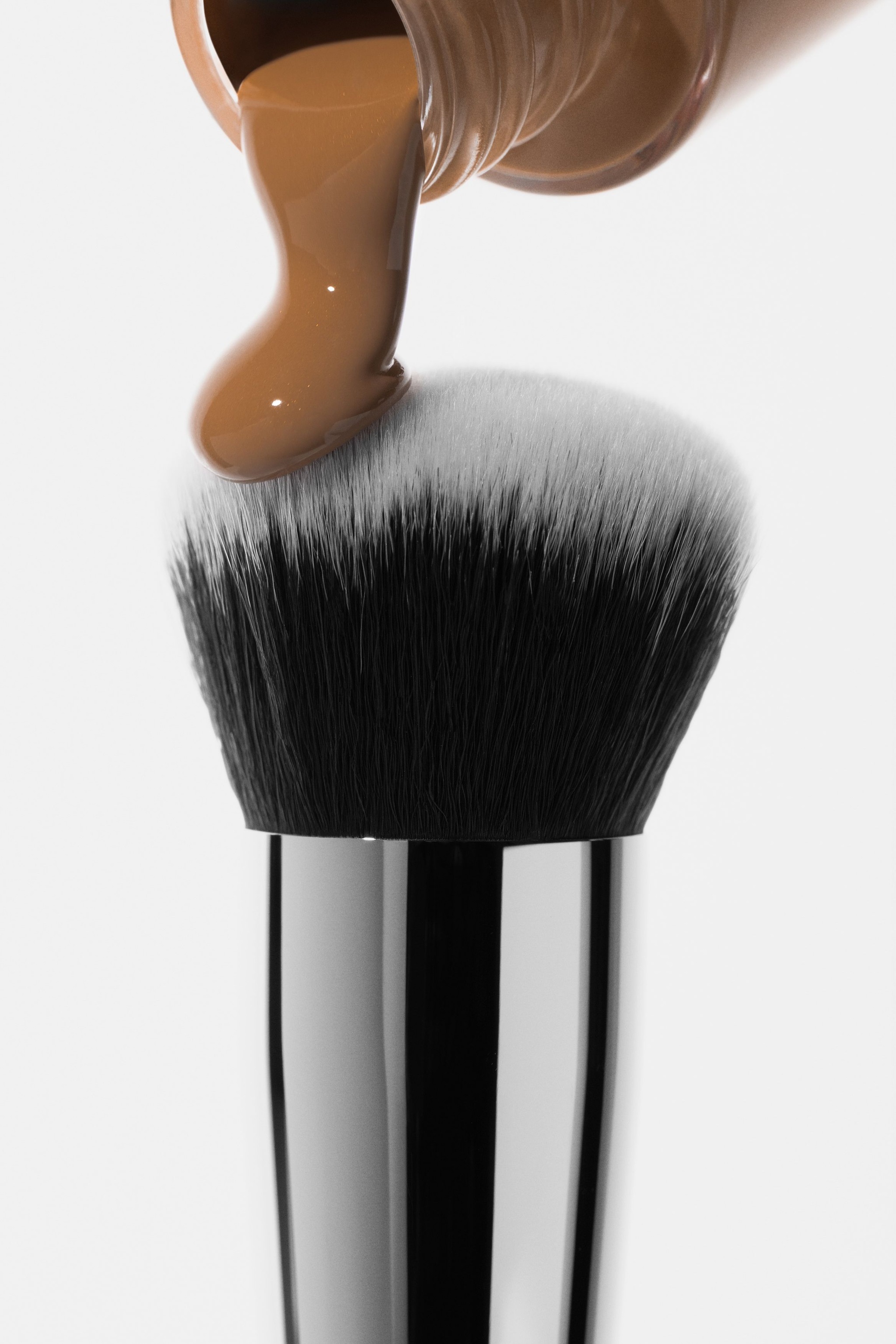 INGLOT All Covered Face Foundation image 3