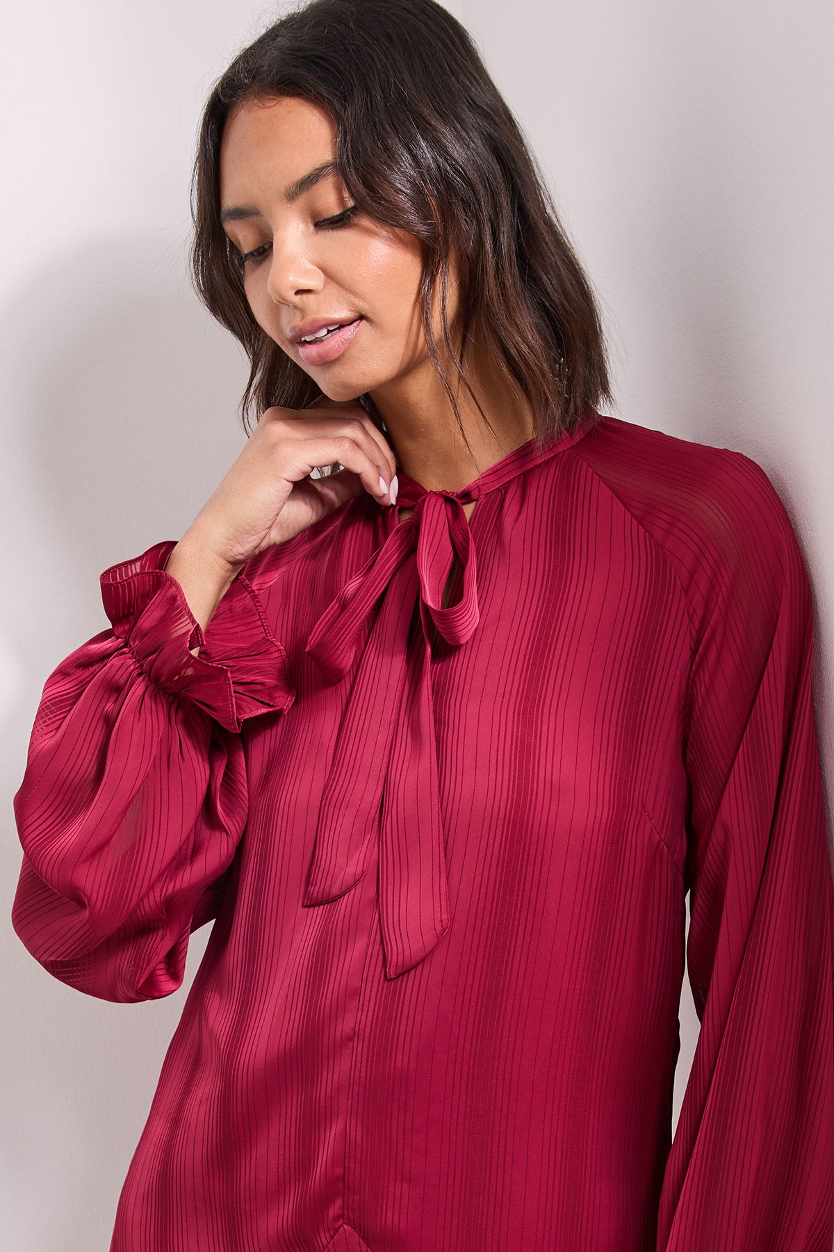 Dorothy Perkins Tie Neck Satin Burnout Tiered Smock Dress Red image 4