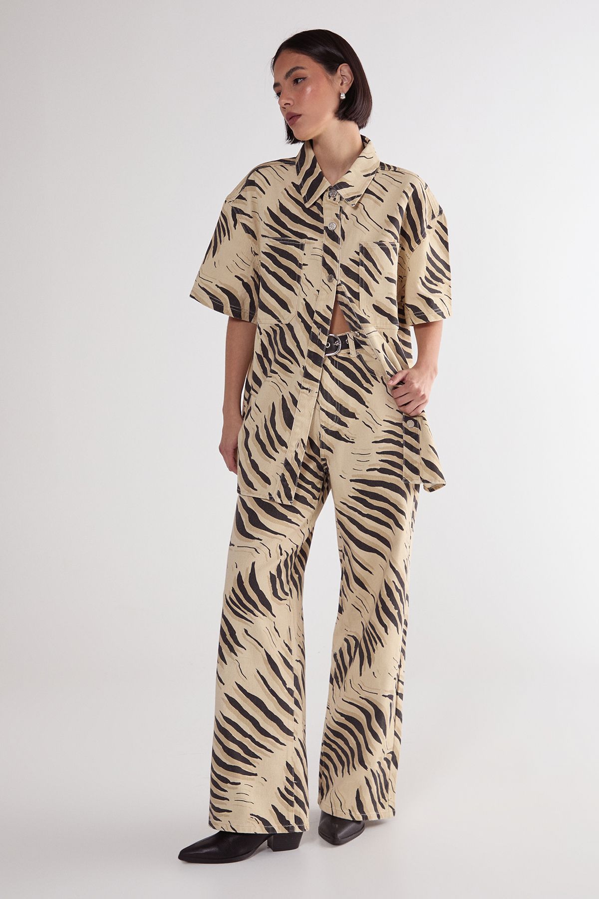 NastyGal Tiger Print Short Sleeve Denim Shirt Butter image 2