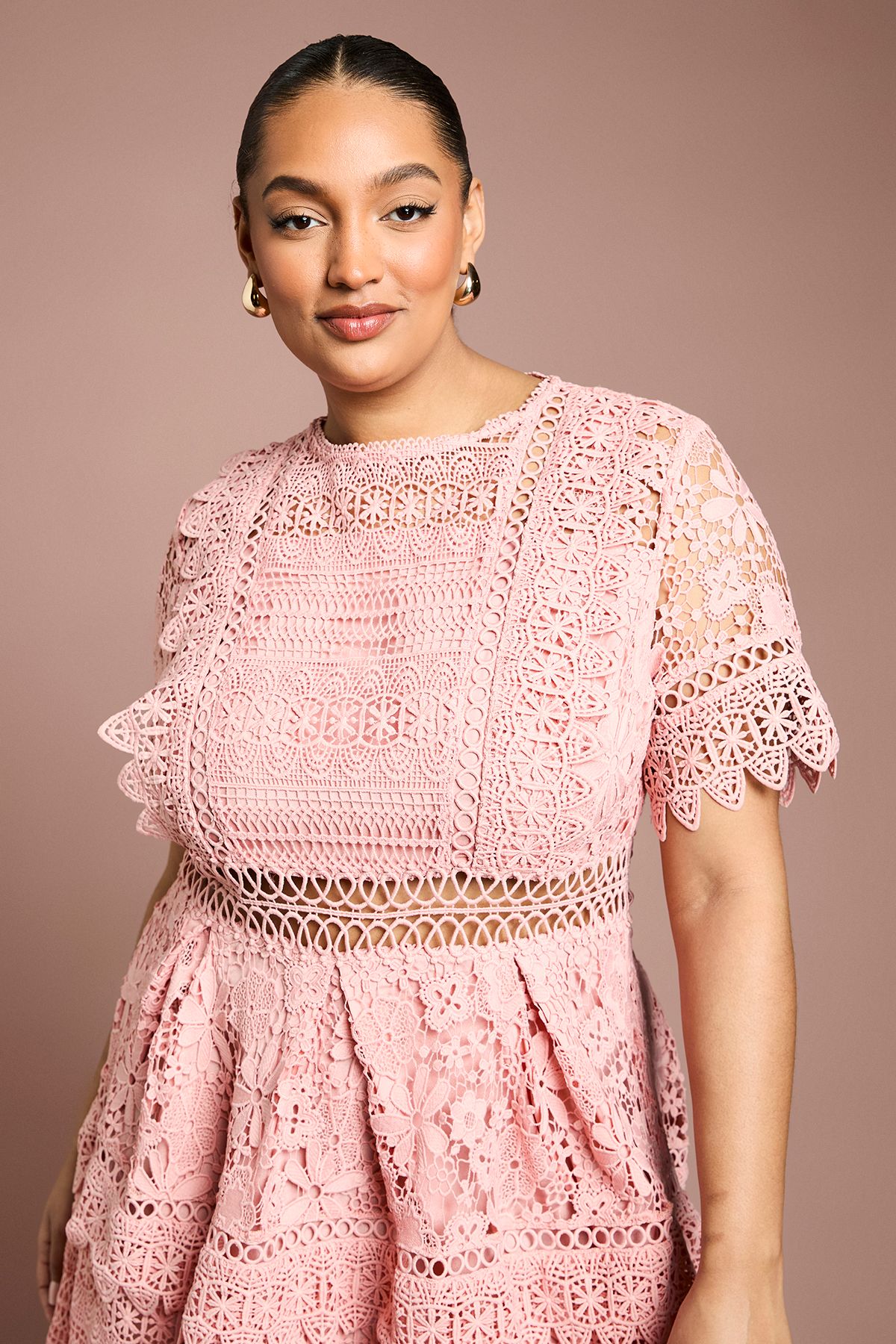 Coast Plus Short Sleeve Lace Midi Dress Blush image 4