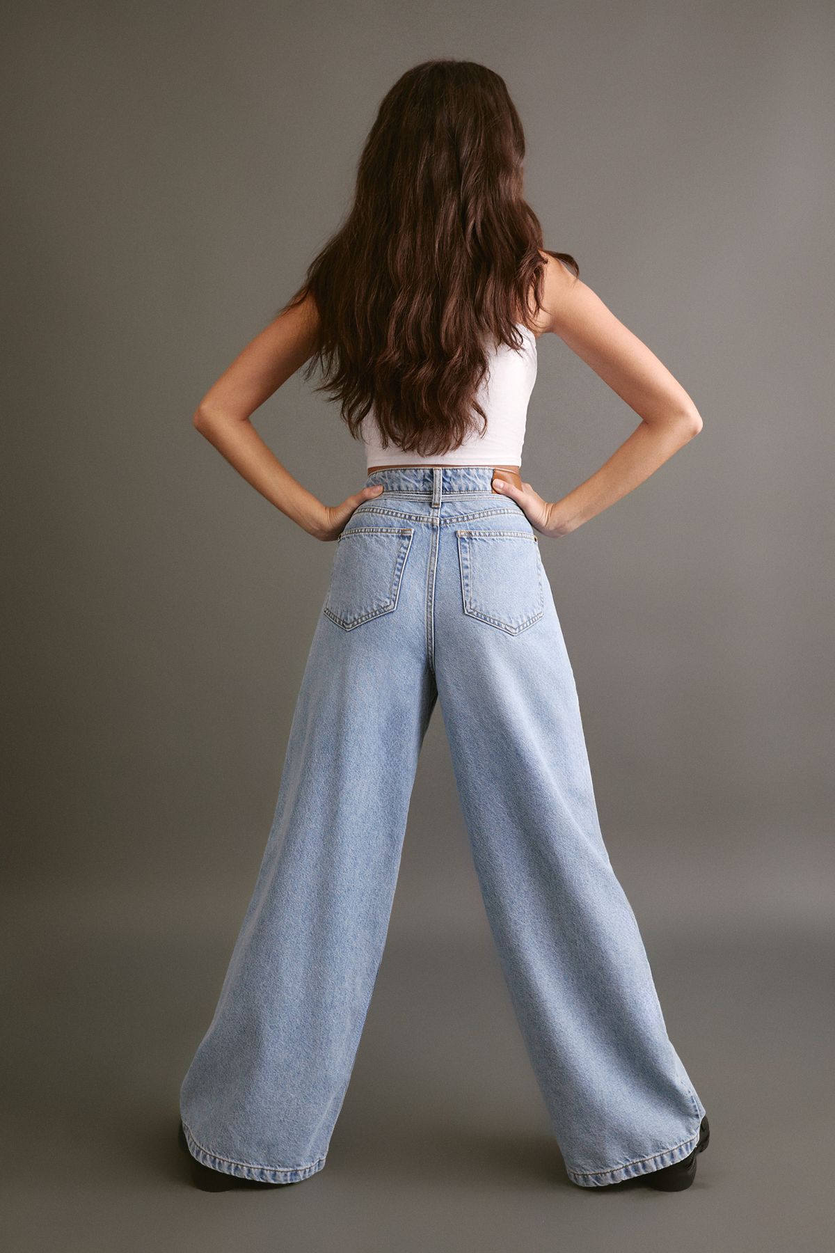 NastyGal The Belted Wide Leg Jeans Vintage Wash image 4